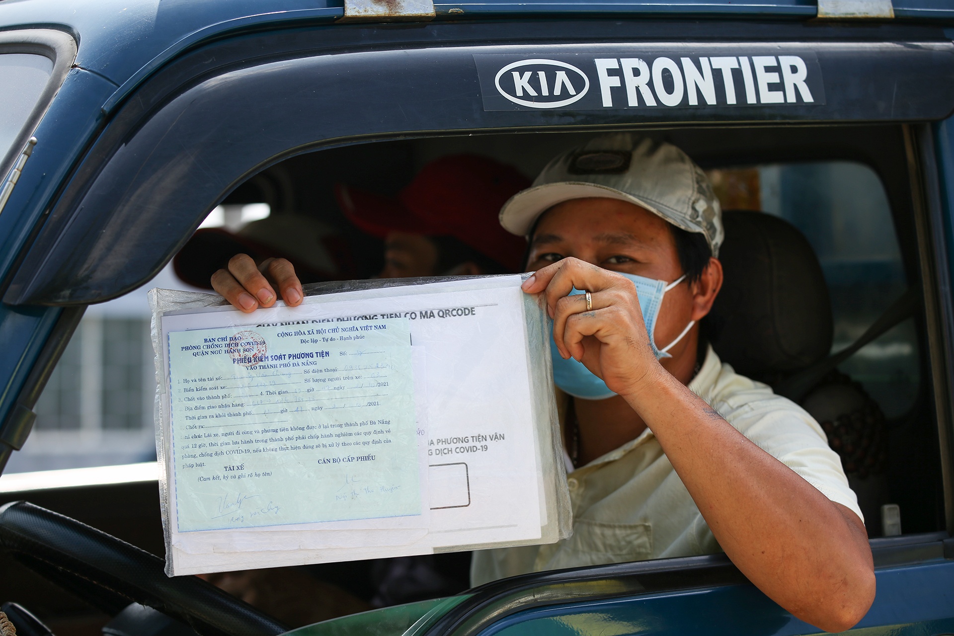 Nguoi dan ket tai cac chot kiem soat giua Quang Nam va Da Nang anh 8