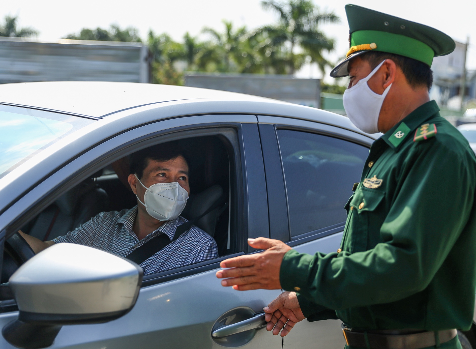 Nguoi dan ket tai cac chot kiem soat giua Quang Nam va Da Nang anh 7