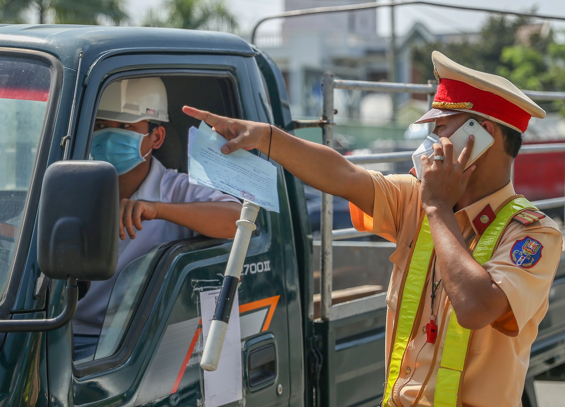 Tai xe tron cach ly mac Covid-19 bi phat 10 trieu dong hinh anh