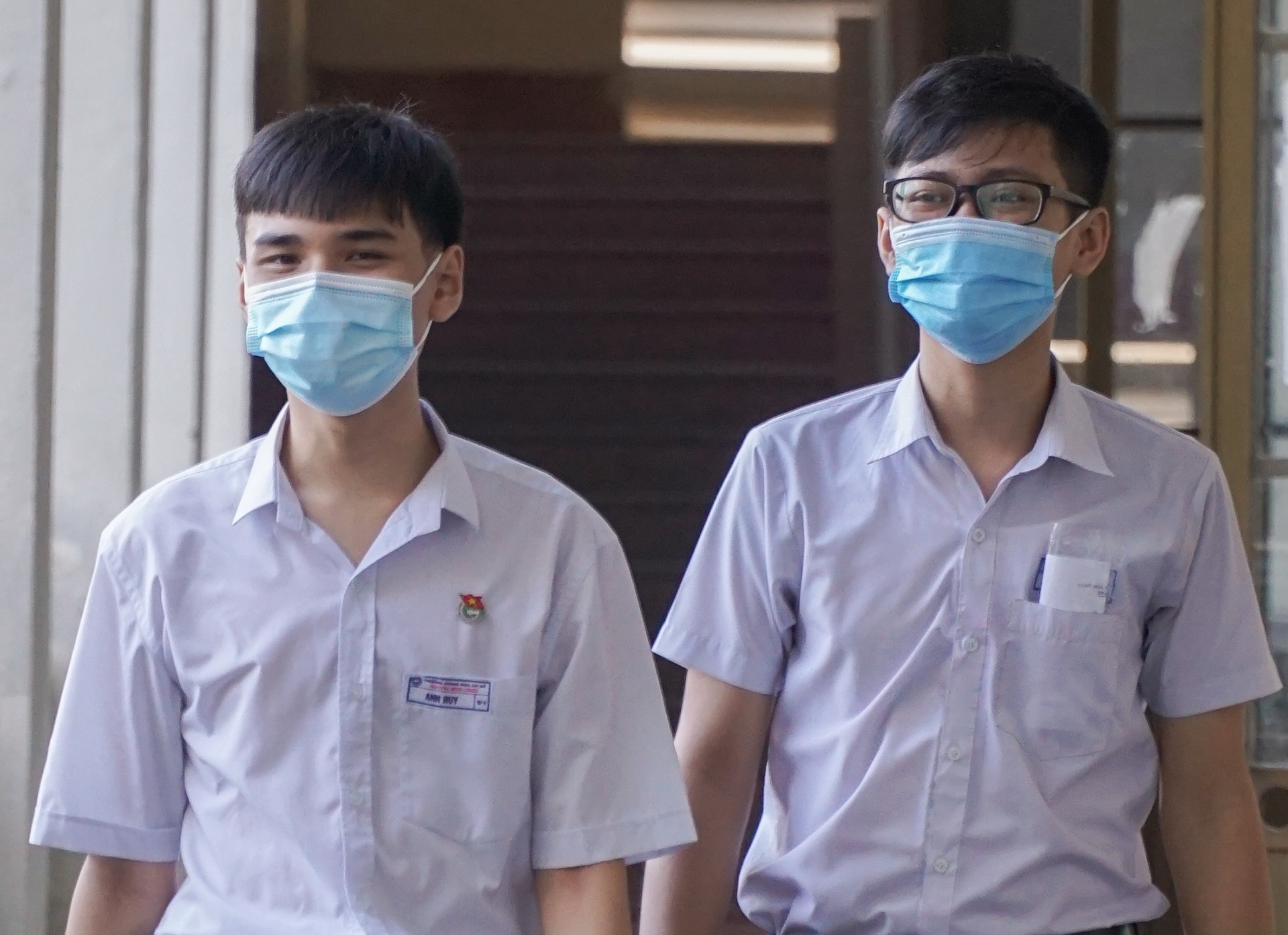 Hoc sinh Da Nang den truong tu ngay 18/10 hinh anh