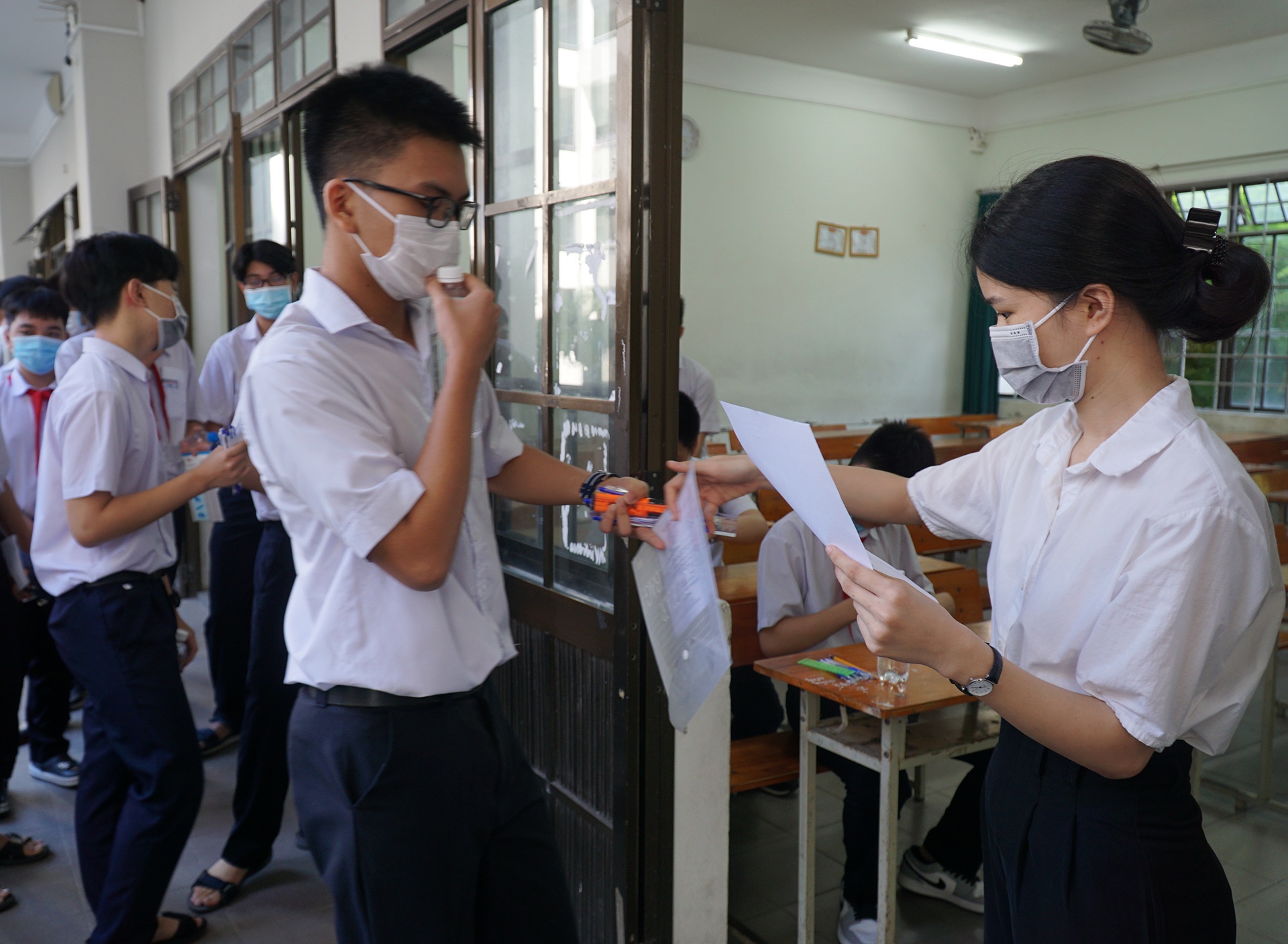 Hoc sinh Da Nang den truong hoc tap trung anh 1