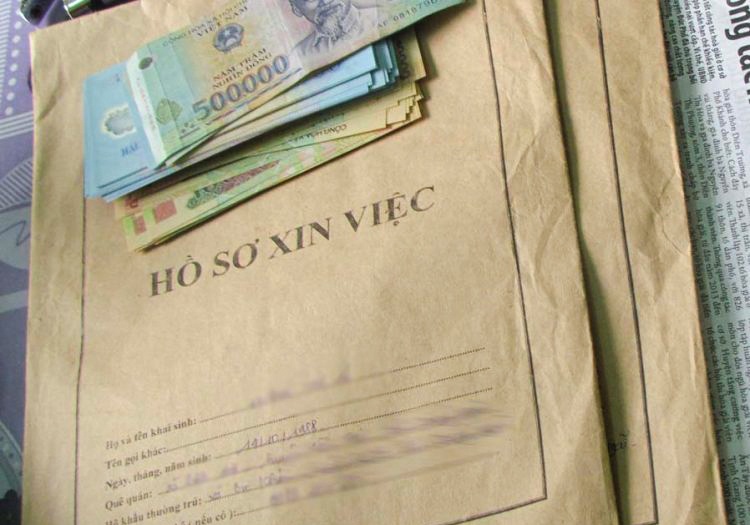 Nguoi dan ong lua xin viec tai san bay Da Nang sa luoi hinh anh