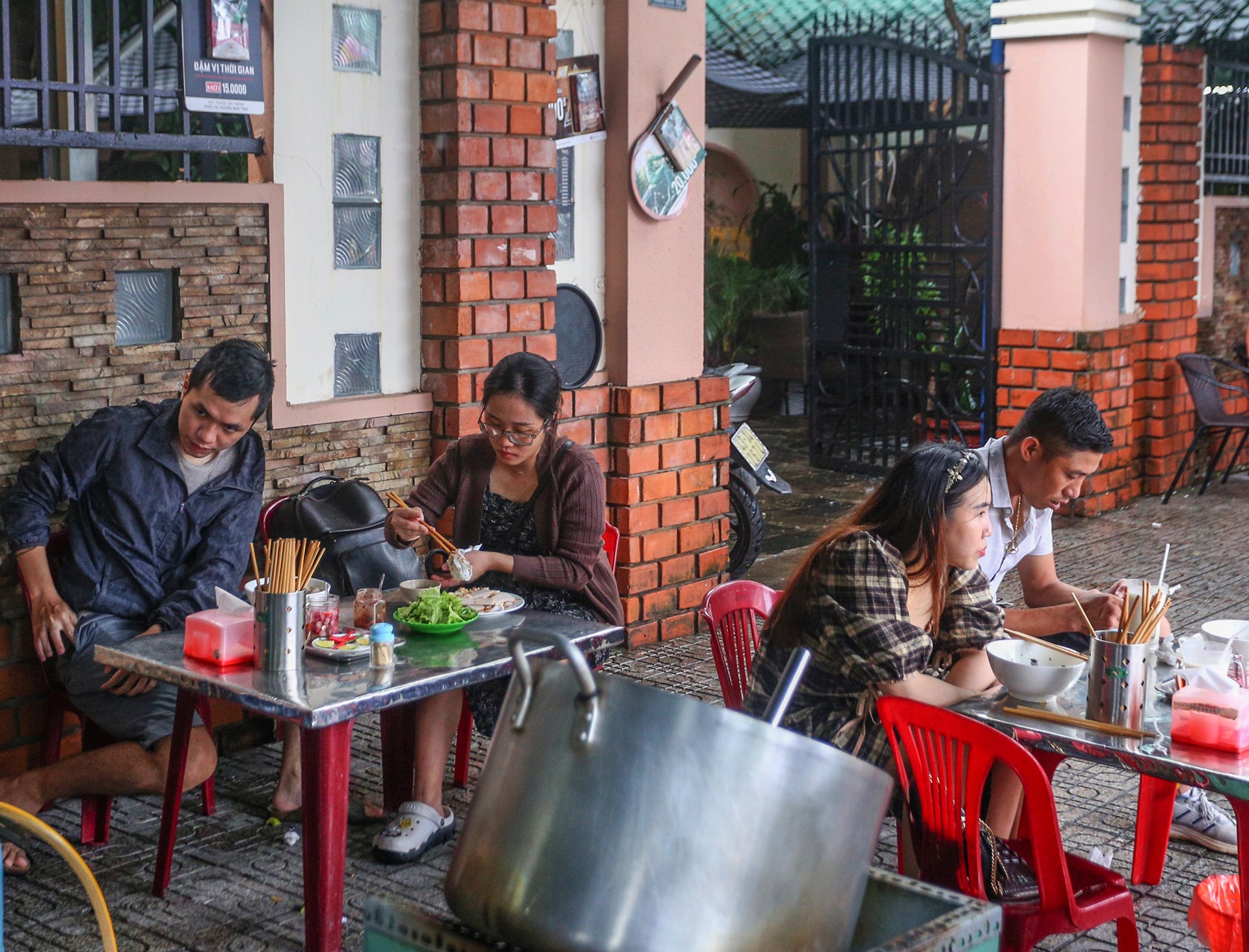 Quan ca phe o Da Nang dong khach anh 11