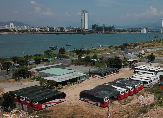 Hang nghin xe khach o Da Nang van phu bat nam cho hinh anh