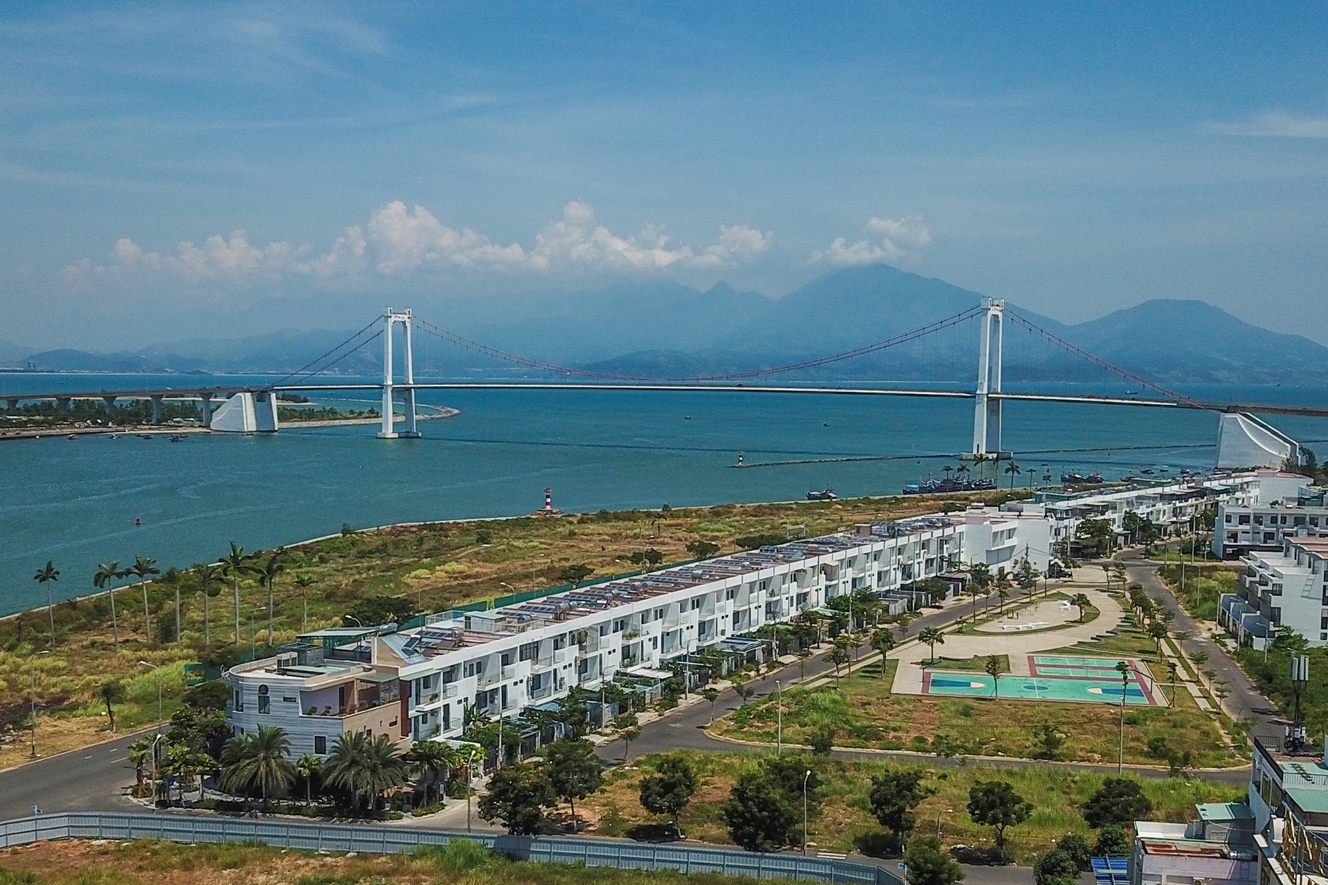 Nhieu dai gia ban thao bat dong san nghi duong hinh anh