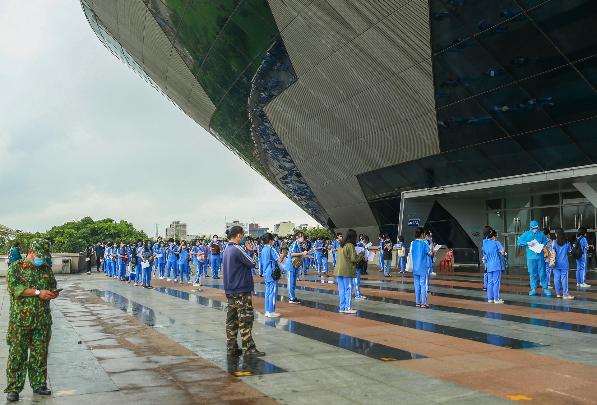 Da Nang tiem vaccine cho hang nghin hoc sinh anh 2