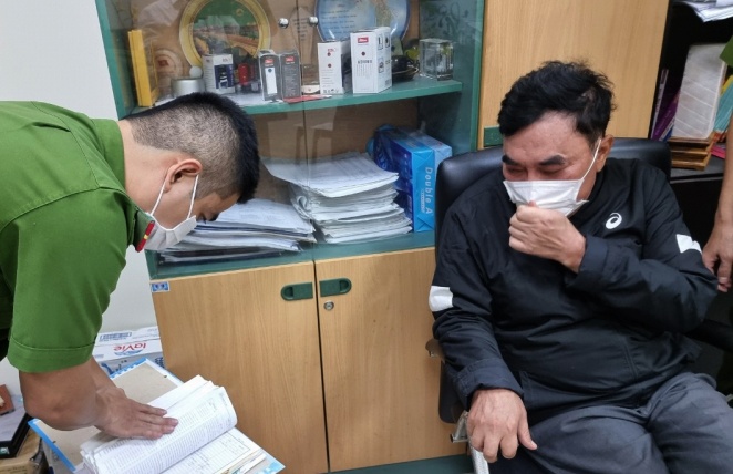 Tong giam doc Cong ty CP dau tu phat trien nha Da Nang bi bat hinh anh
