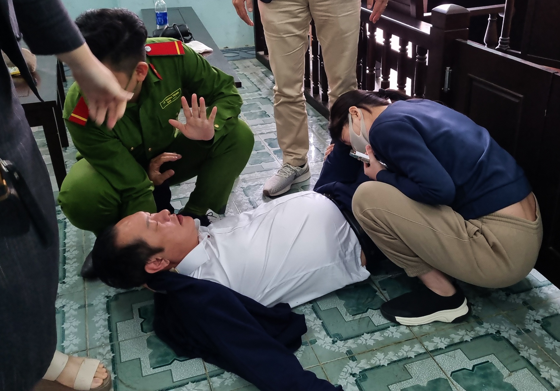 Chu tich nuoc yeu cau lam ro vu giam doc tu tu tai toa hinh anh