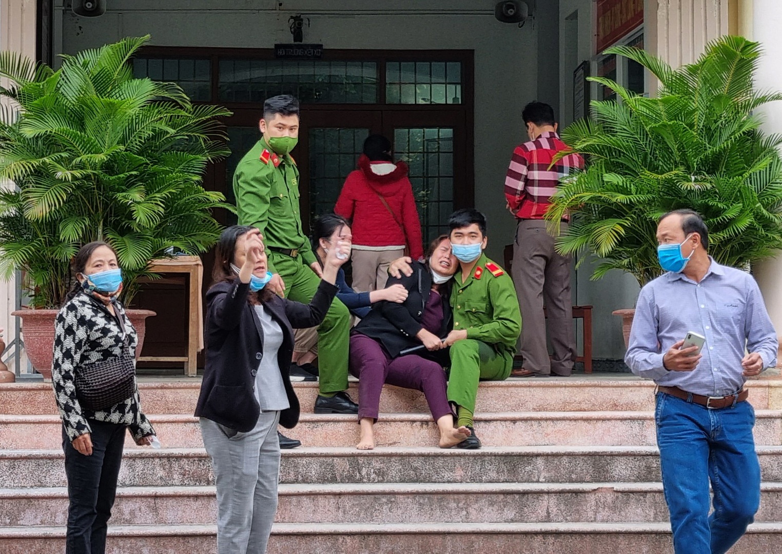 Giam doc bat dong san tu tu tai toa anh 2