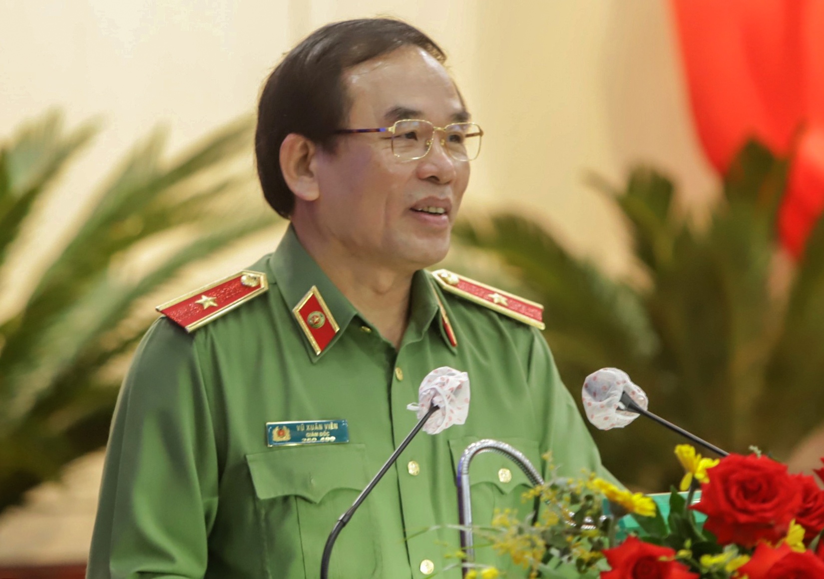 Nguoi nuoc ngoai nhap canh Da Nang trai phep anh 1