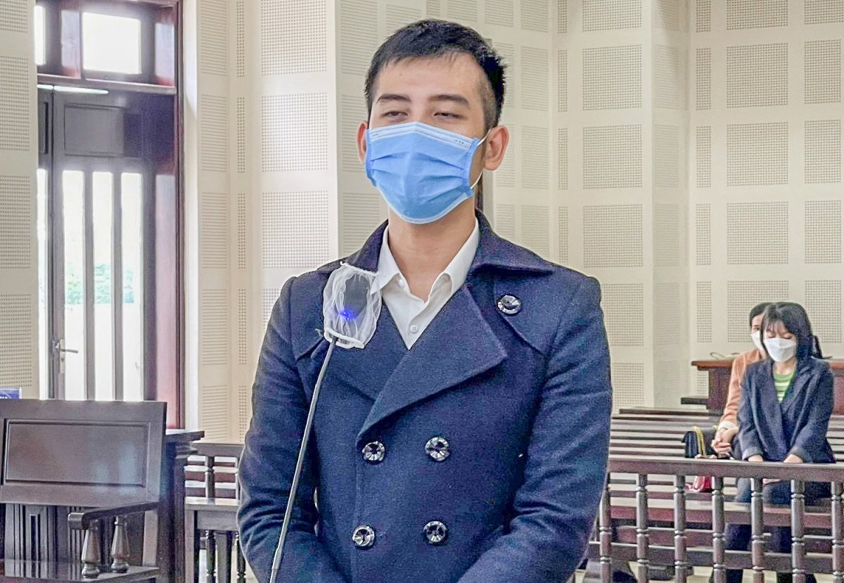 Giam doc cong ty tham my vien bi phat tu vi lam lay lan dich Covid-19 hinh anh