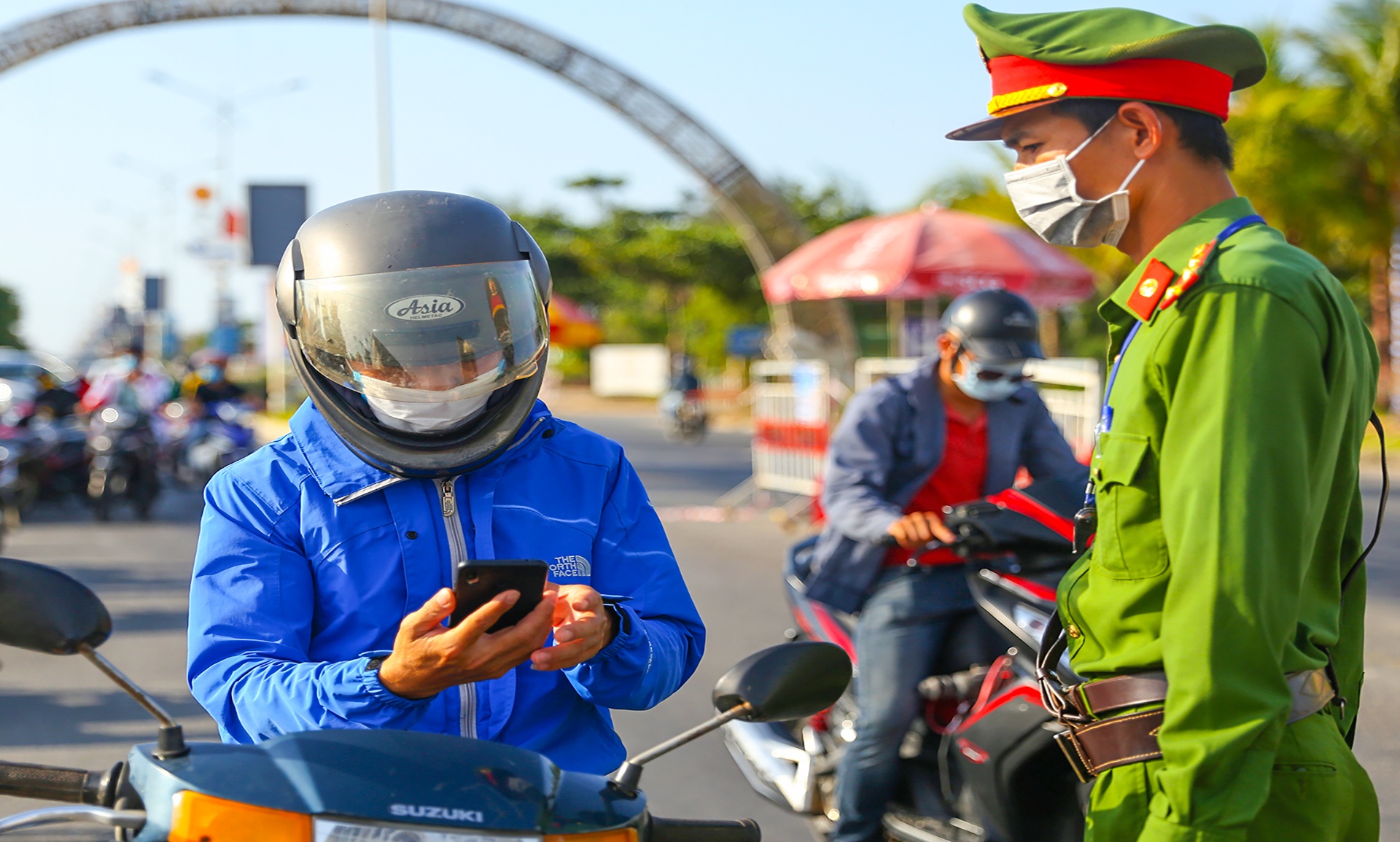 Da Nang bac bo thong tin gian cach xa hoi dip can Tet Nguyen dan hinh anh