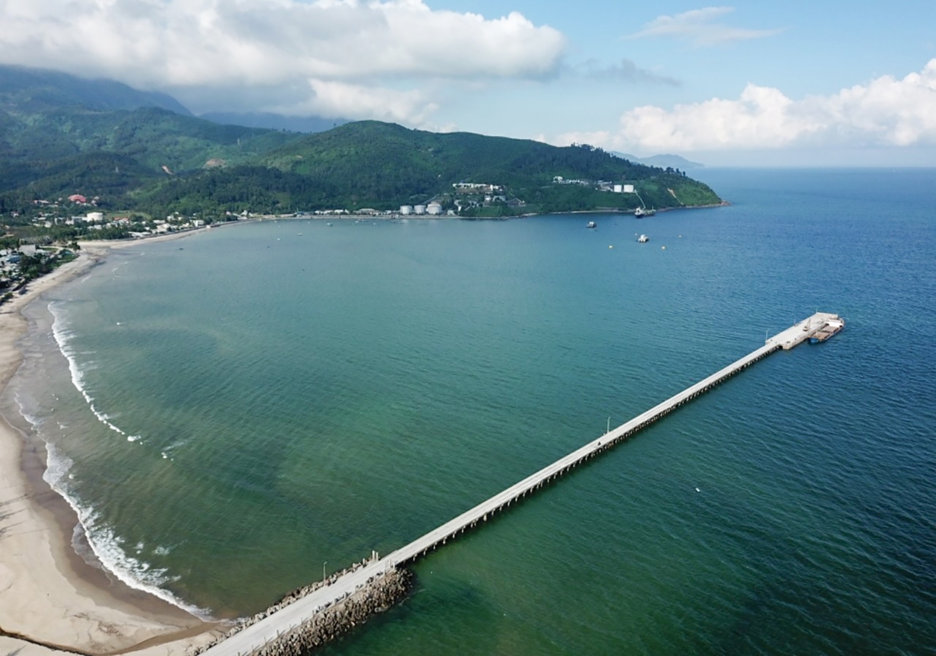 Xay cang Lien Chieu anh 1