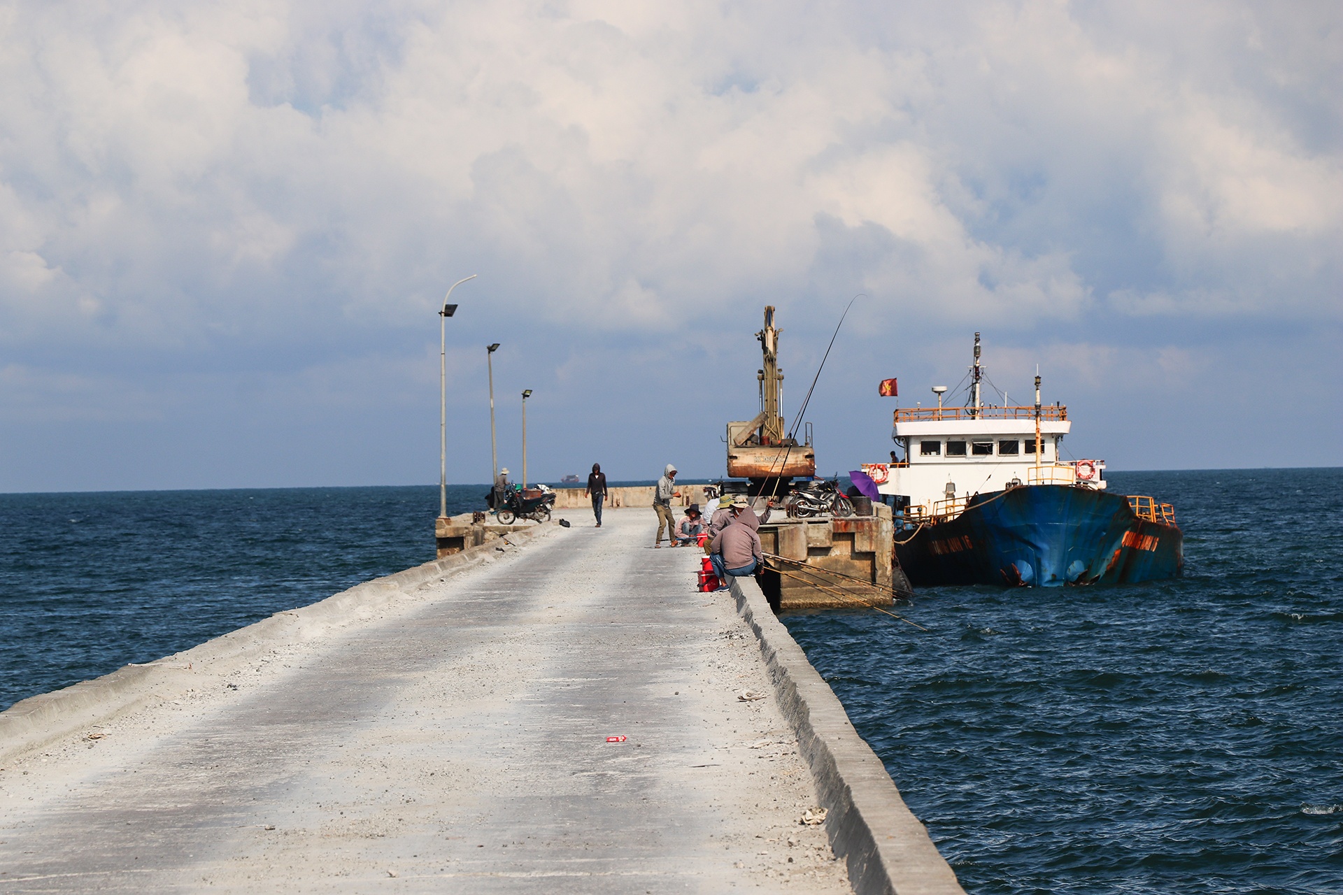 Xay cang Lien Chieu anh 8