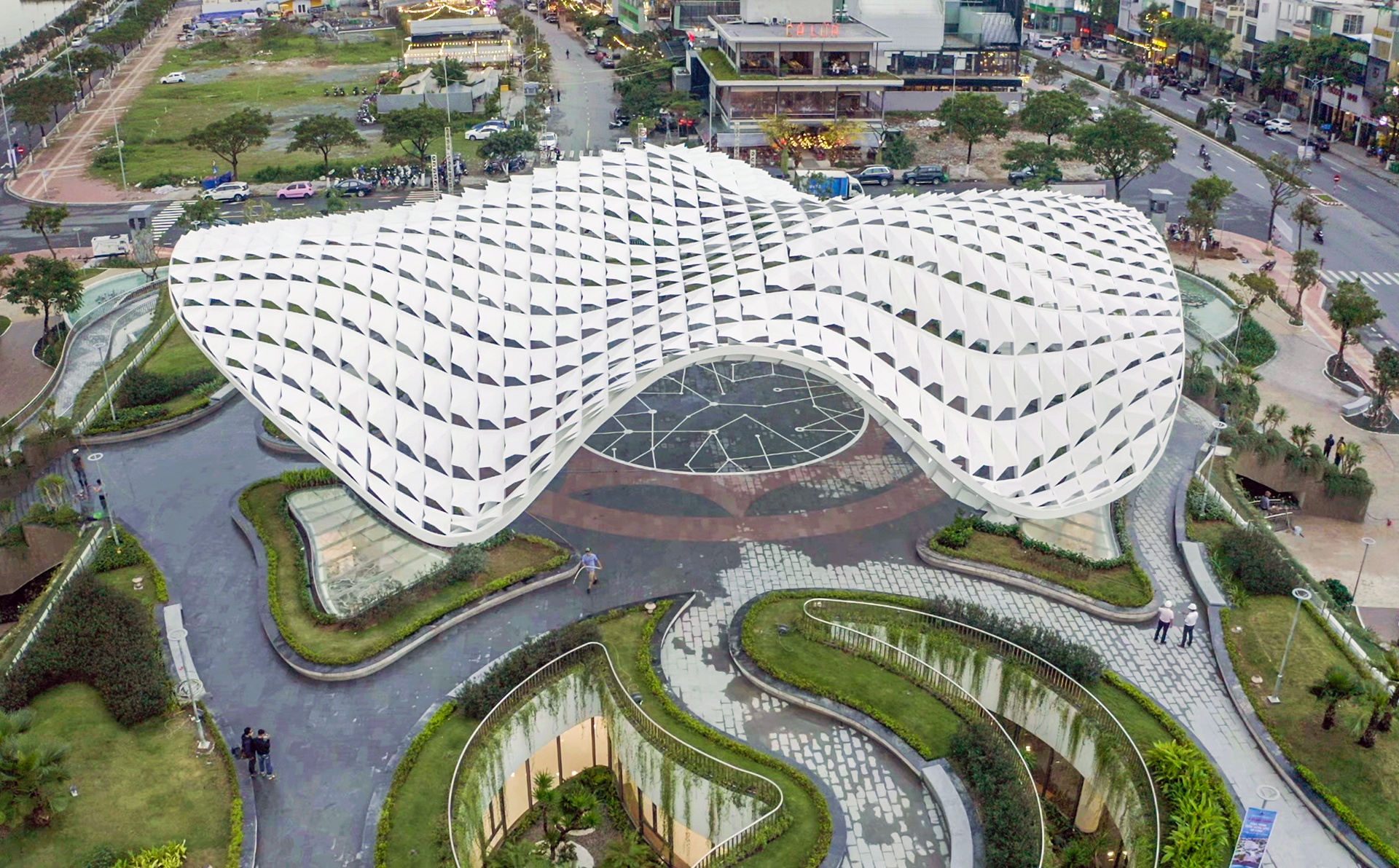 Toan canh Vuon tuong 'canh dieu bay cao' 760 ty dong o Da Nang hinh anh