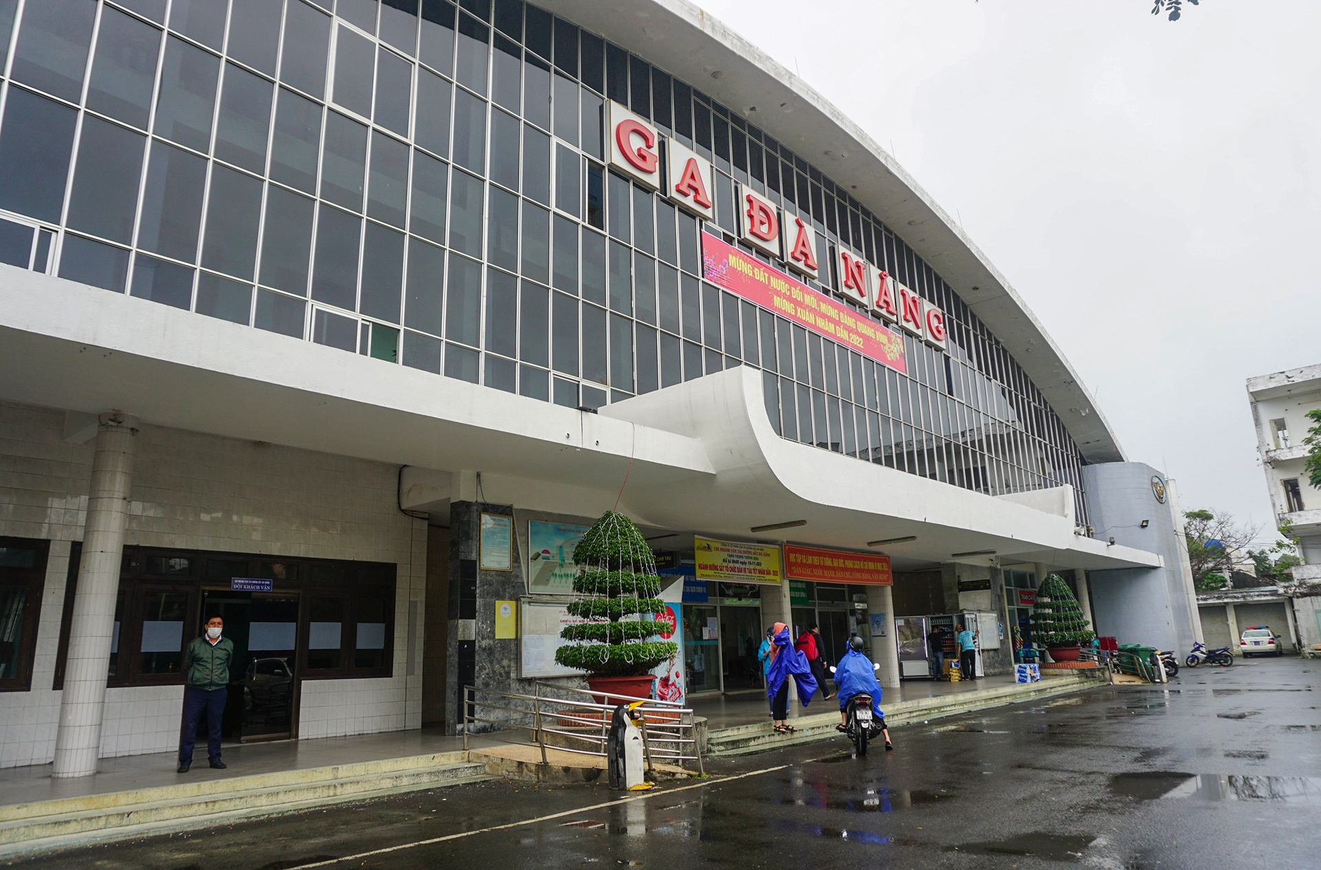 Ben xe,  nha ga o Da Nang e am anh 1