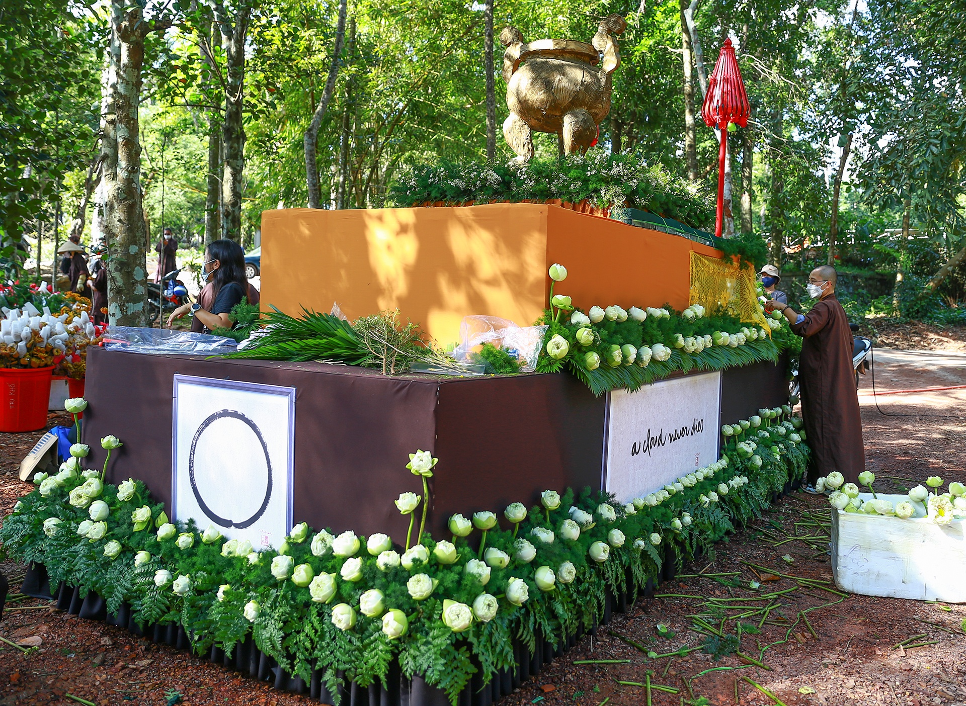 Thien su Thich Nhat Hanh vien tich anh 2