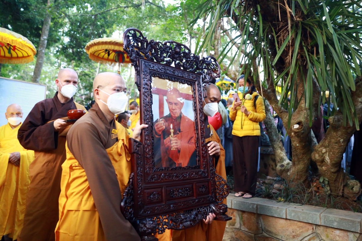 Thien su Thich Nhat Hanh vien tich anh 2