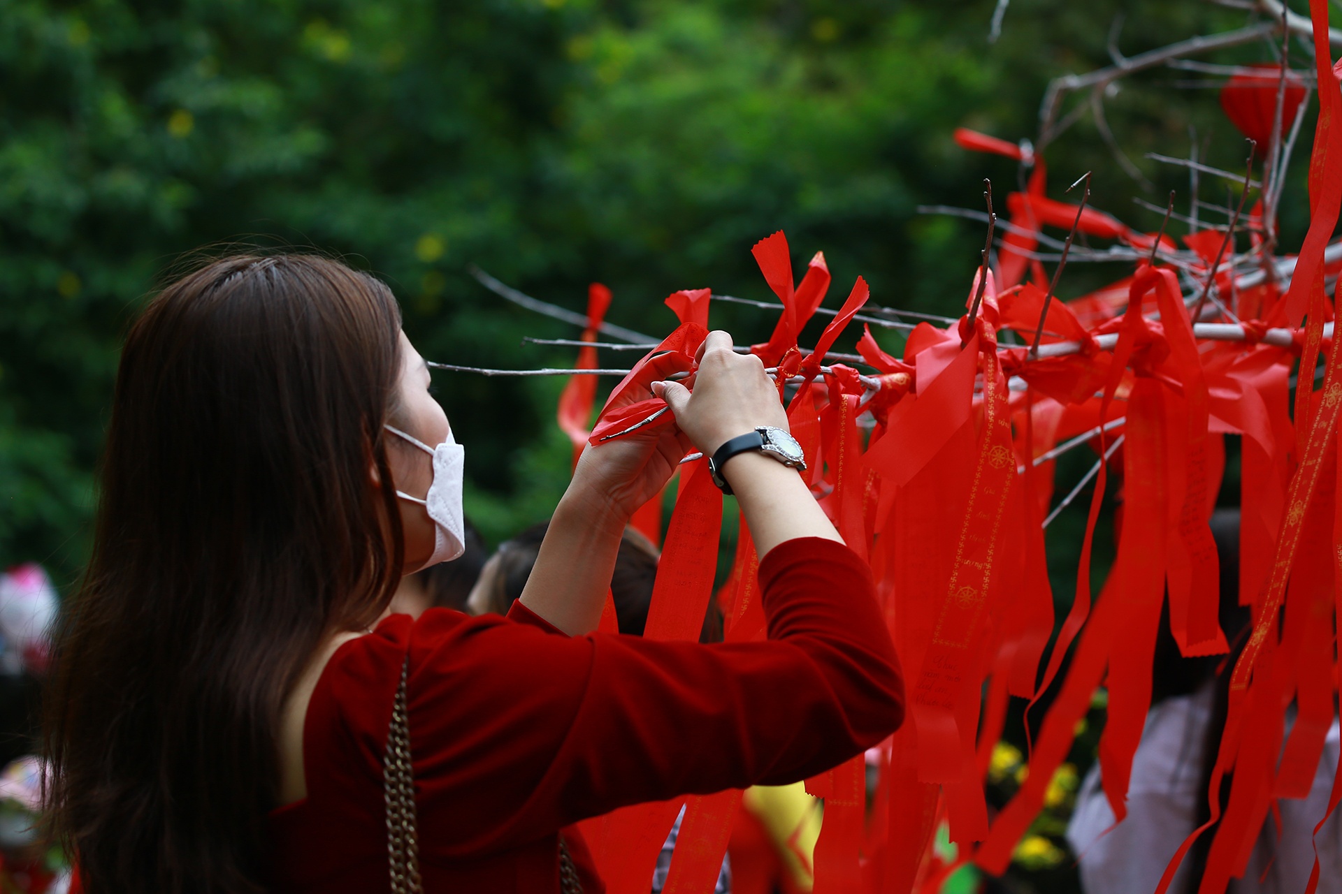 Nguoi Da Nang do xo den chua cau loc ngay mung 1 Tet anh 6