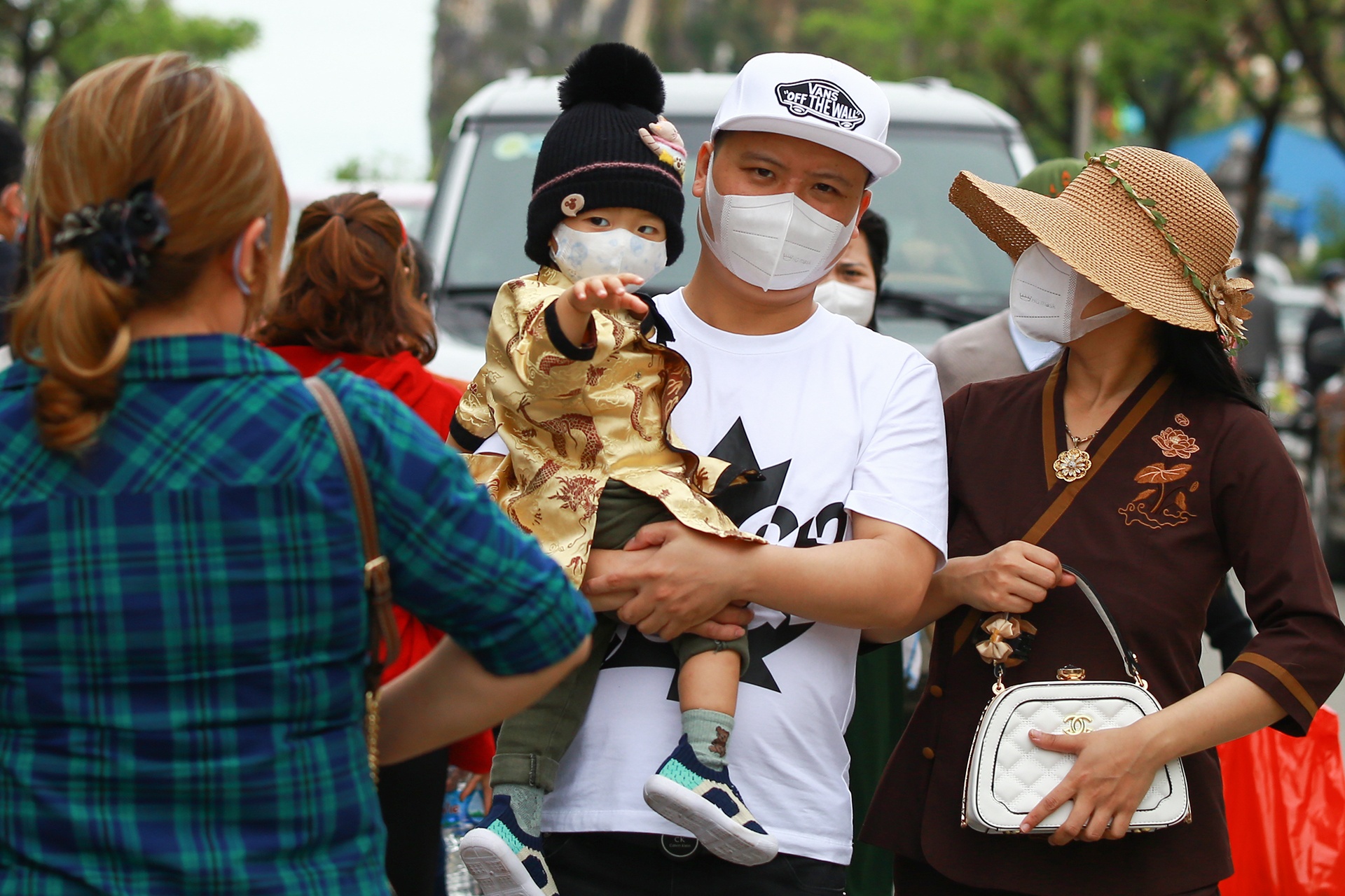 Nguoi Da Nang do xo den chua cau loc ngay mung 1 Tet anh 7