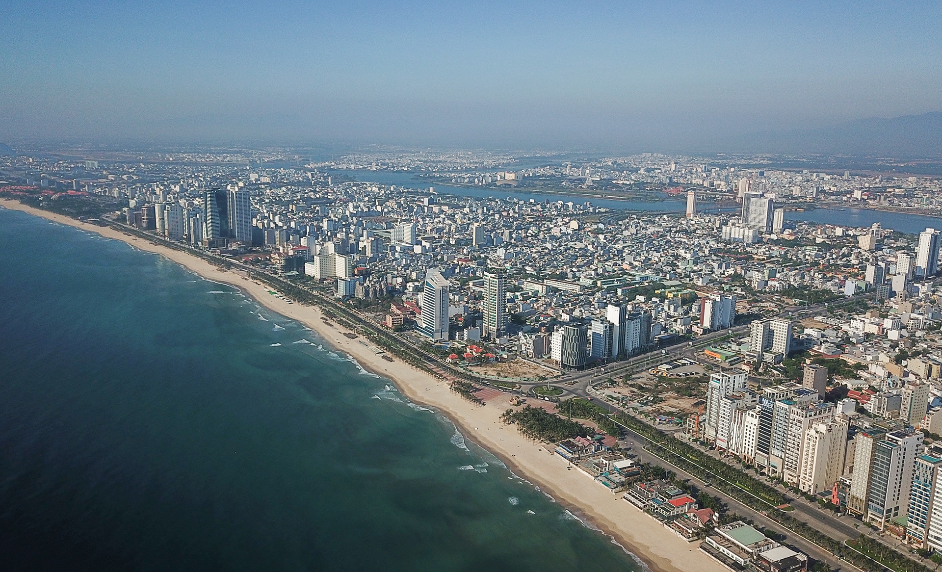 Cac tuyen duong ven bien Da Nang nhech nhac anh 9