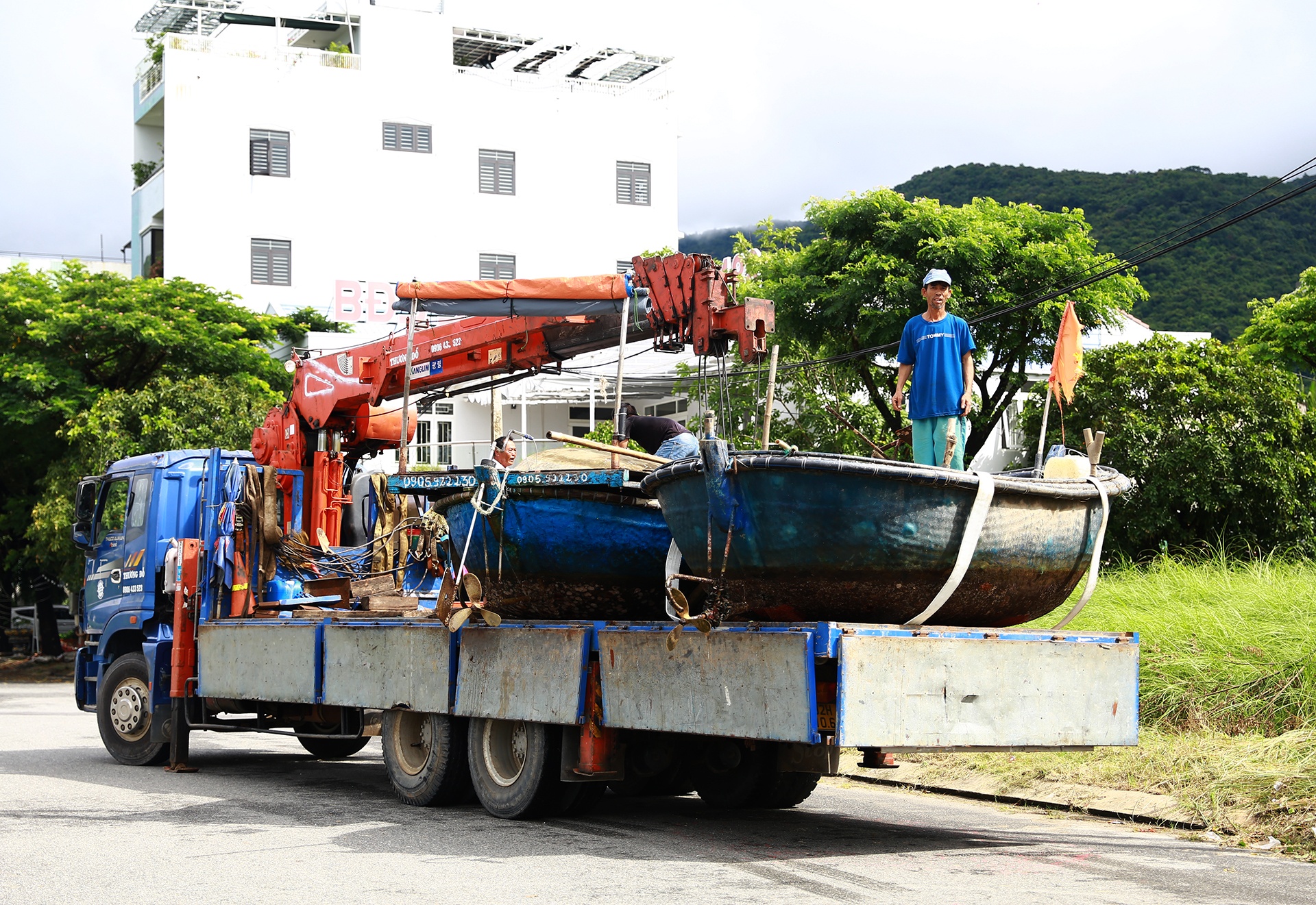 Ngu dan tranh bao anh 10