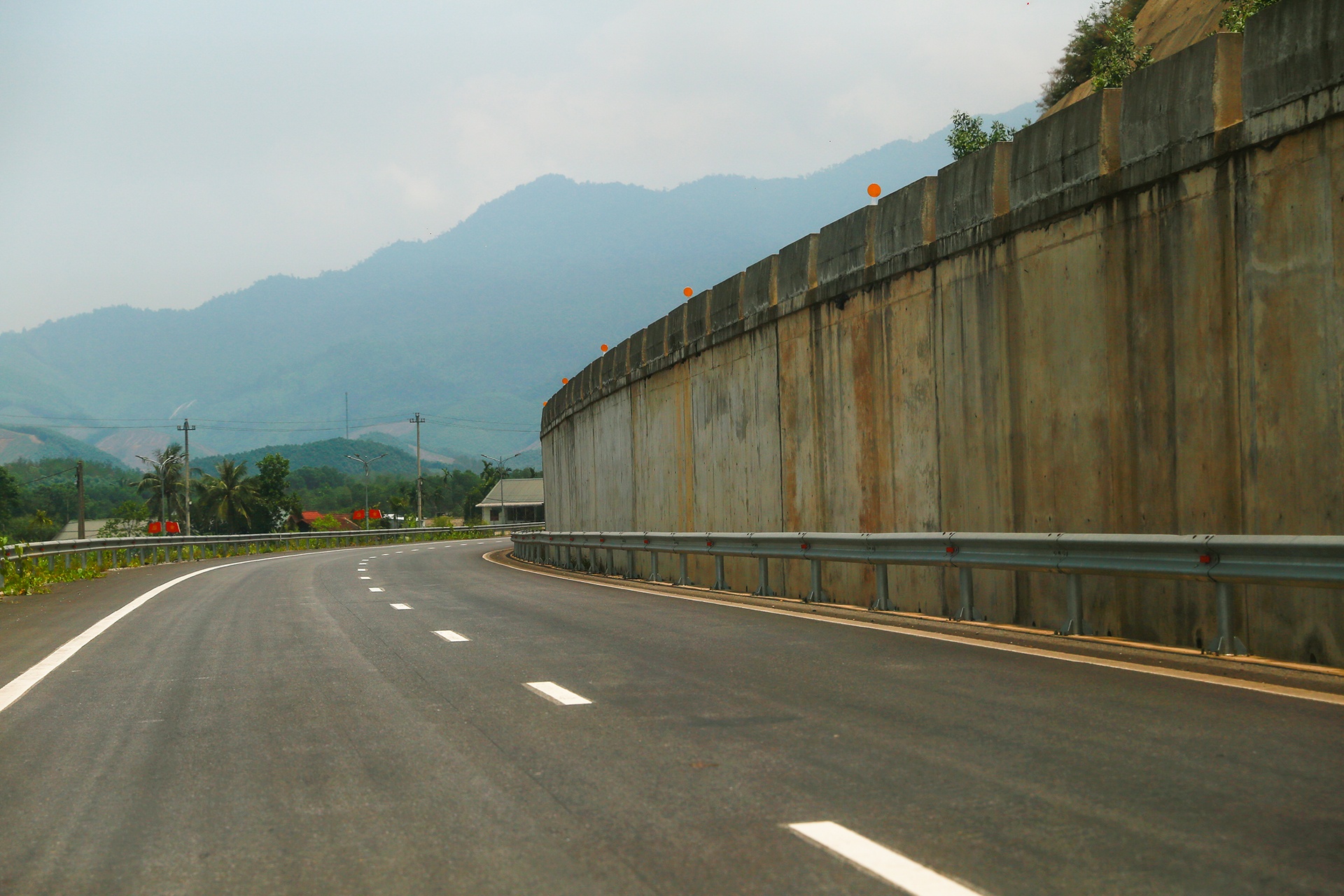 Tuyen duong 11.000 ty dong noi Hue - Da Nang duoc khai thac anh 10