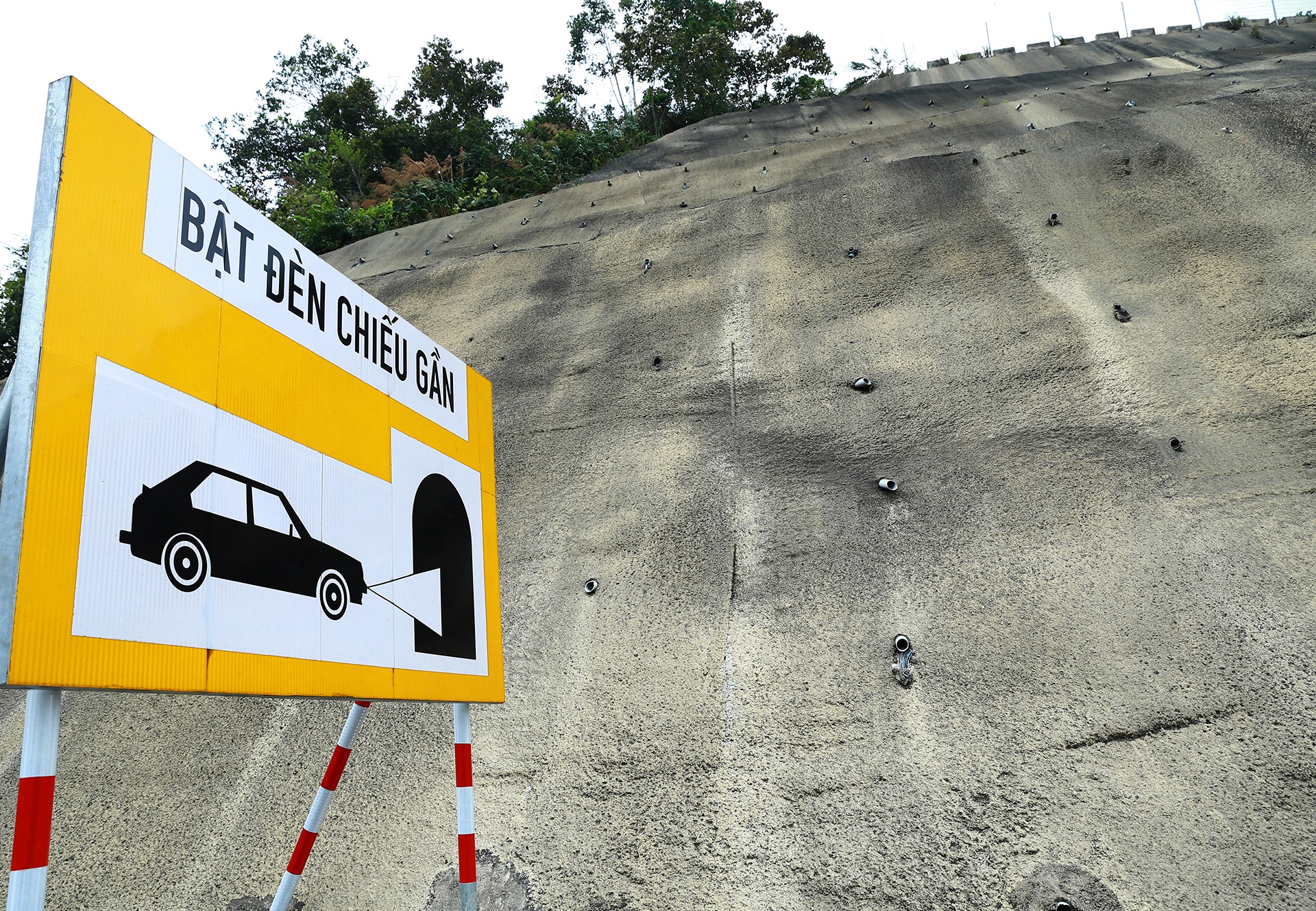 Tuyen duong 11.000 ty dong noi Hue - Da Nang duoc khai thac anh 13