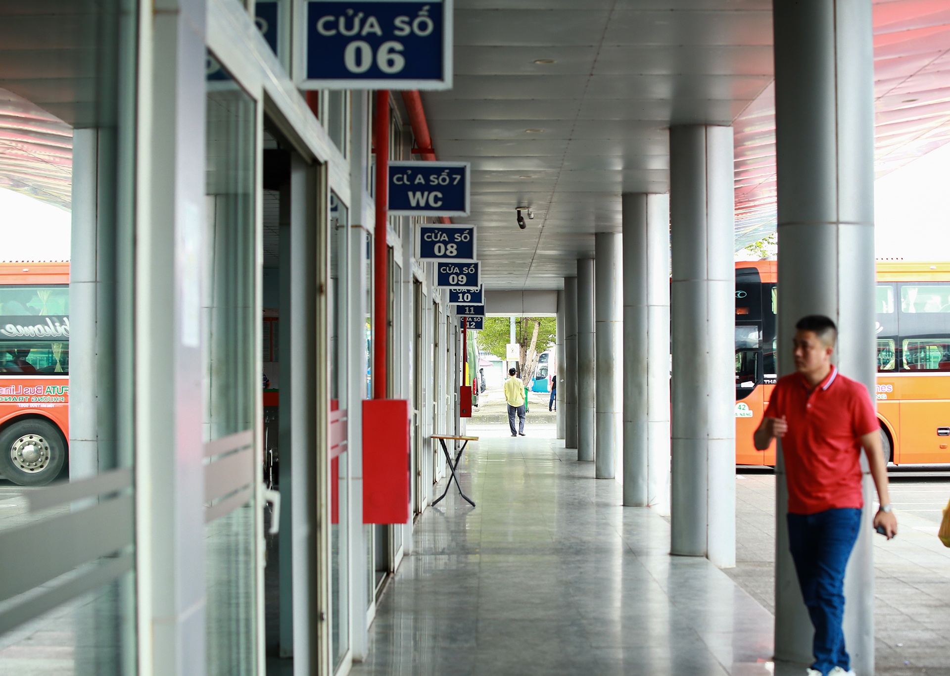 Bến xe Đà Nẵng vắng vẻ ngày mùng 6 Tết ảnh 2 Ben xe Da Nang vang ve ngay mung 6 Tet anh 2