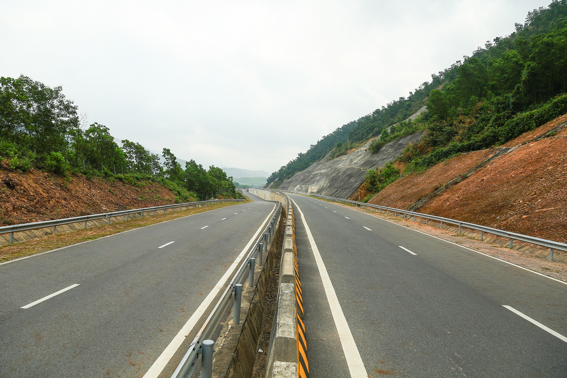 Tuyen duong 11.000 ty dong noi Hue - Da Nang duoc khai thac anh 3