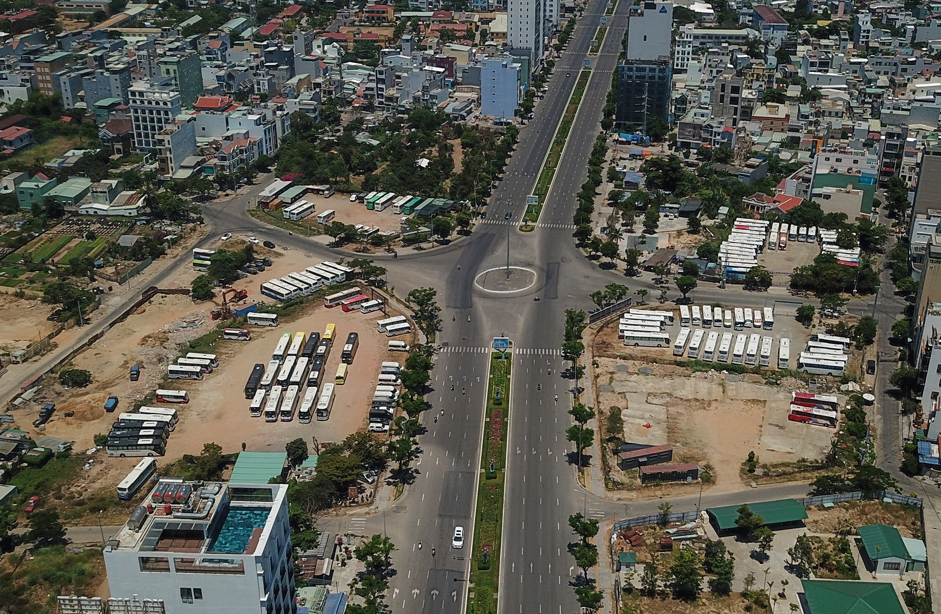 Cac tuyen duong ven bien Da Nang nhech nhac anh 4