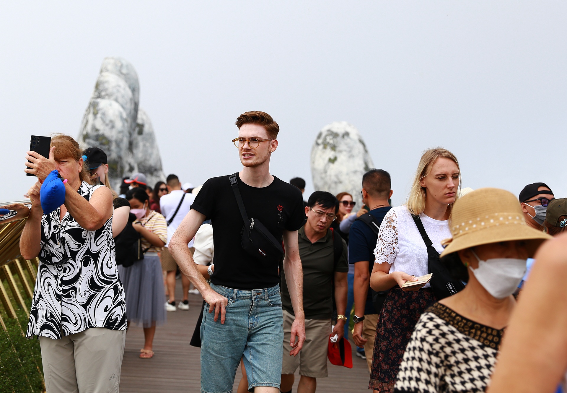 Da Nang dong du khach anh 4