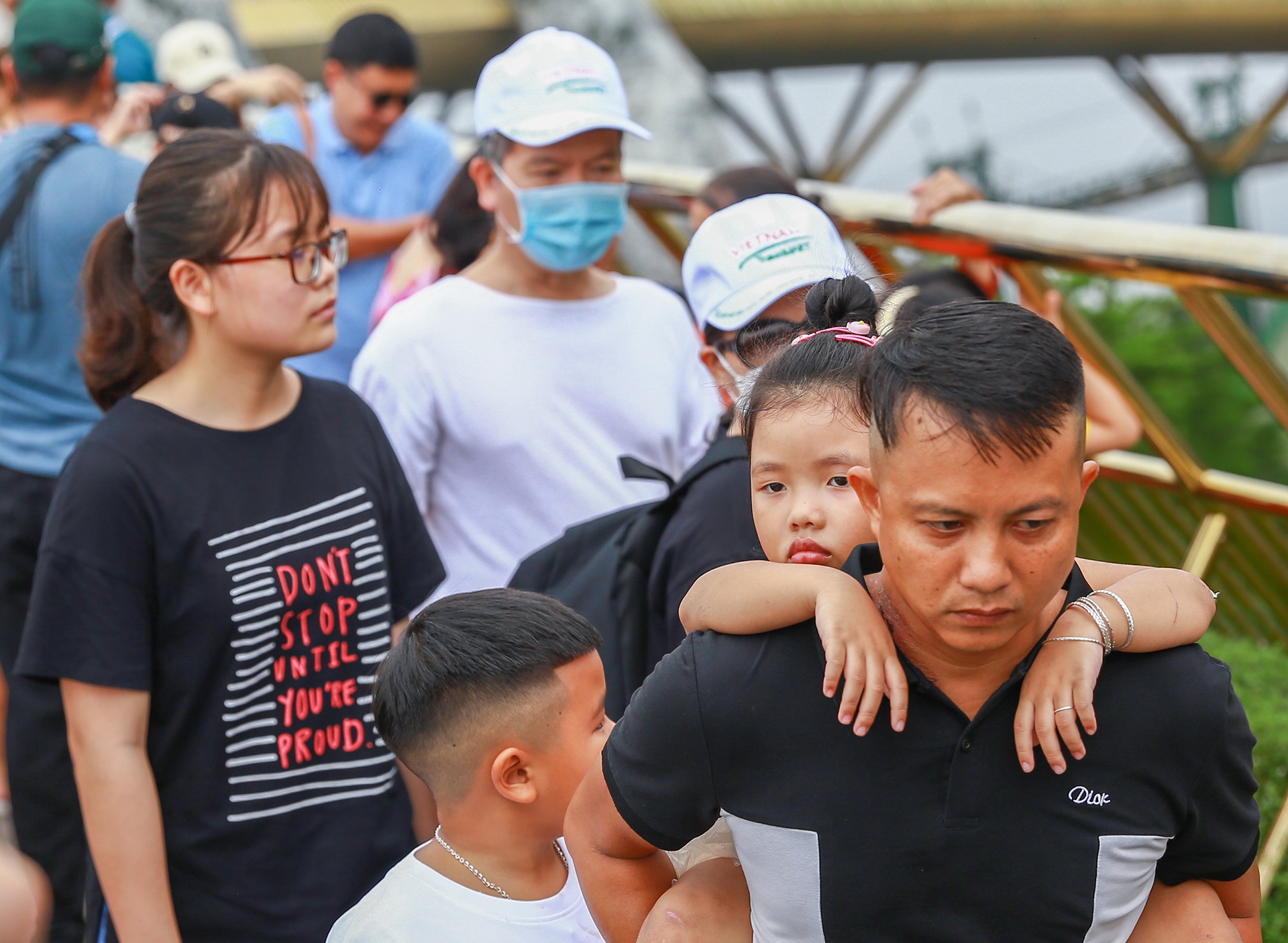 Da Nang dong du khach anh 6