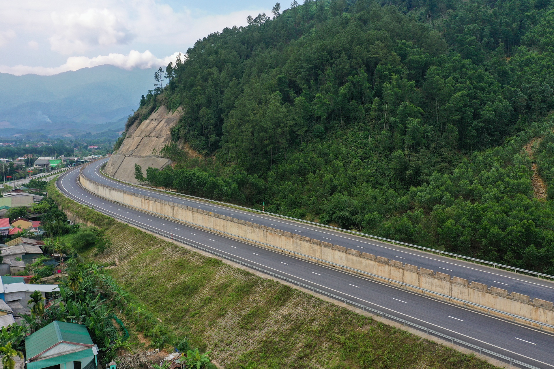 Tuyen duong 11.000 ty dong noi Hue - Da Nang duoc khai thac anh 5