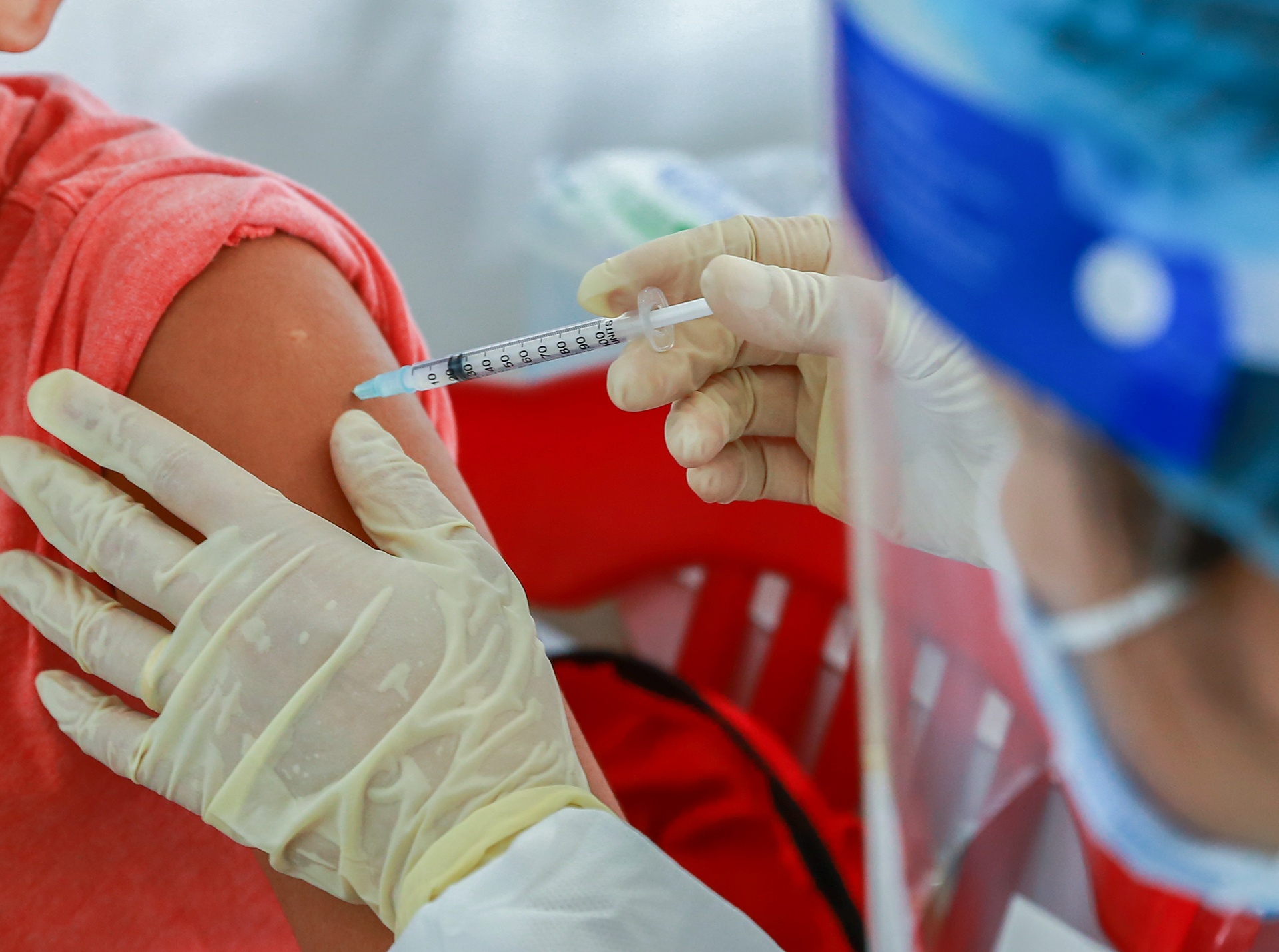 Hang nghin tre em o Da Nang duoc tiem vaccine ngua Covid-19 anh 7