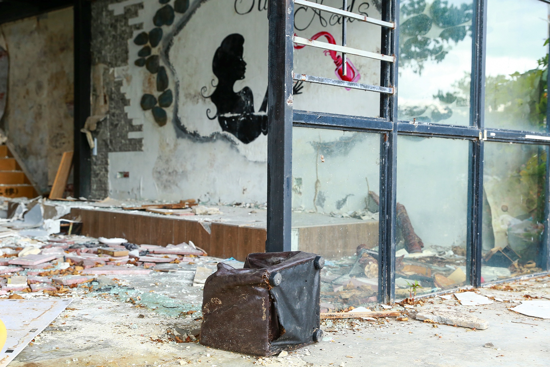 Cac tuyen duong ven bien Da Nang nhech nhac anh 7