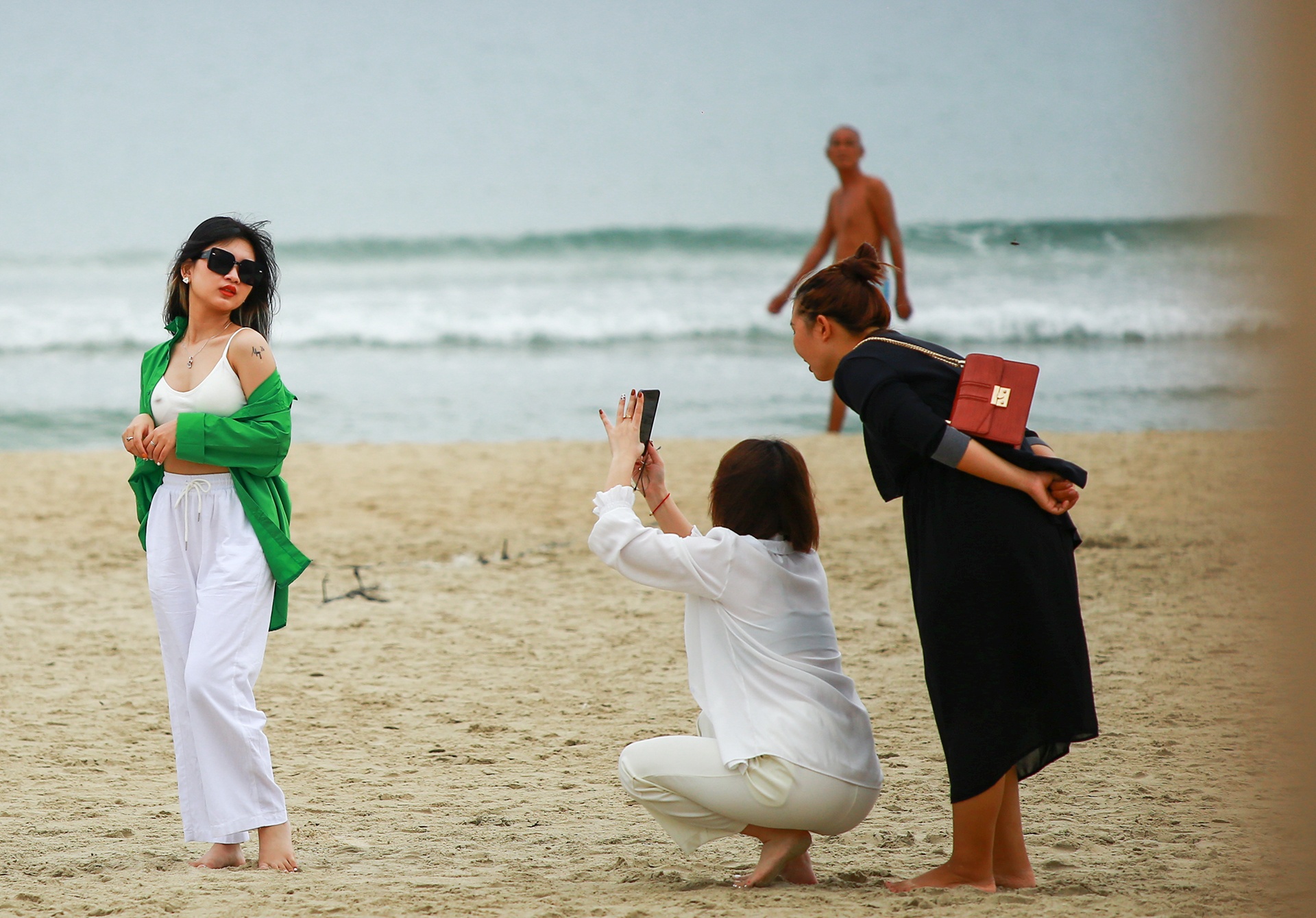 Bien Da Nang duoc trang hoang de don khach du lich anh 1