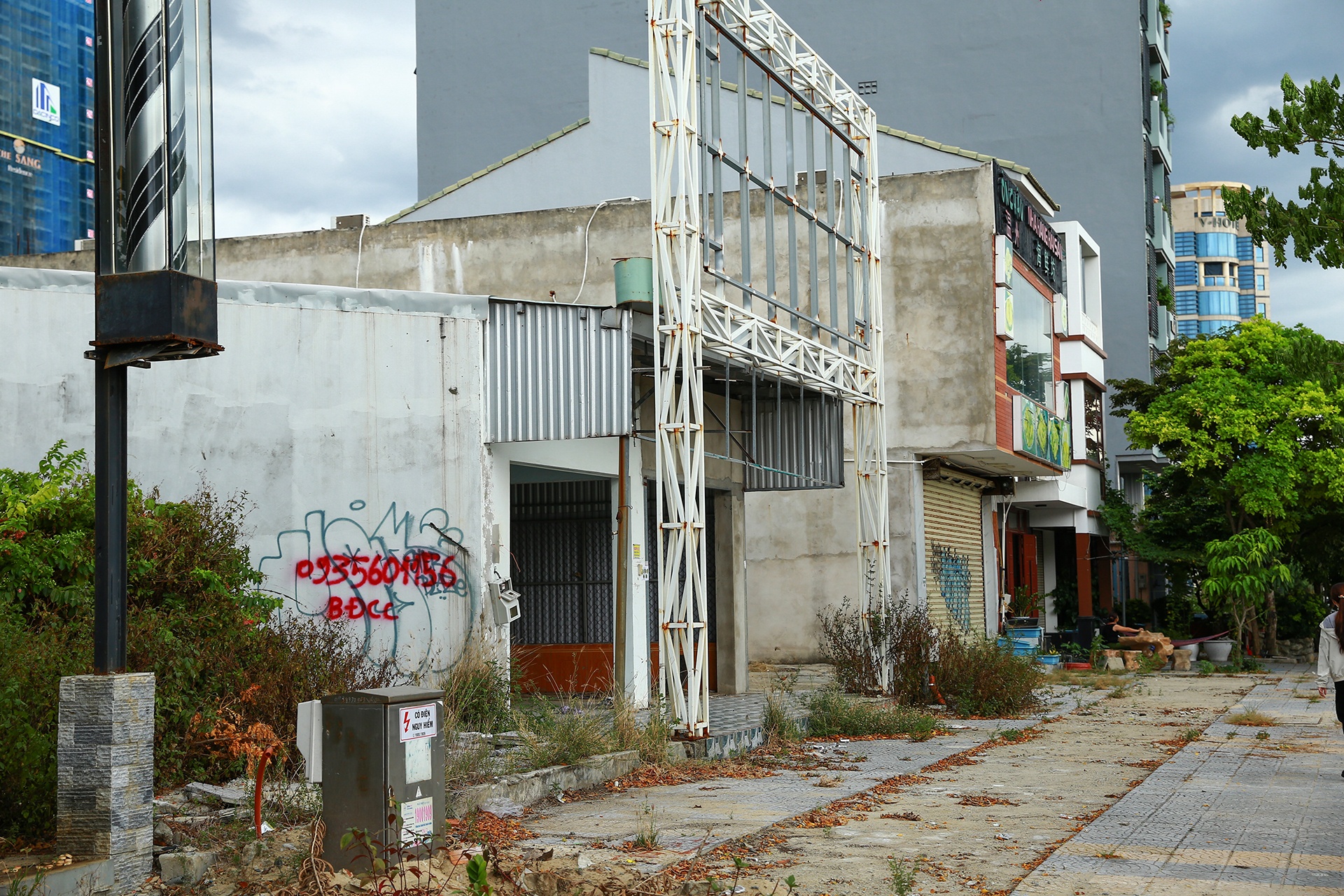 Cac tuyen duong ven bien Da Nang nhech nhac anh 8