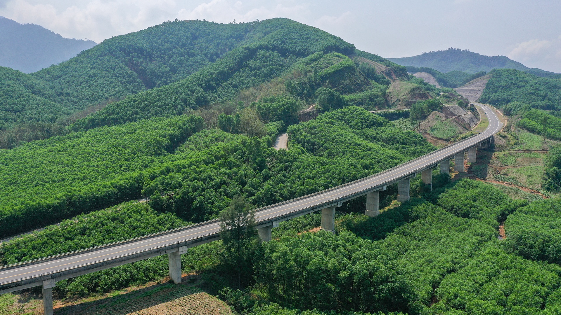 Tuyen duong 11.000 ty dong noi Hue - Da Nang duoc khai thac anh 7