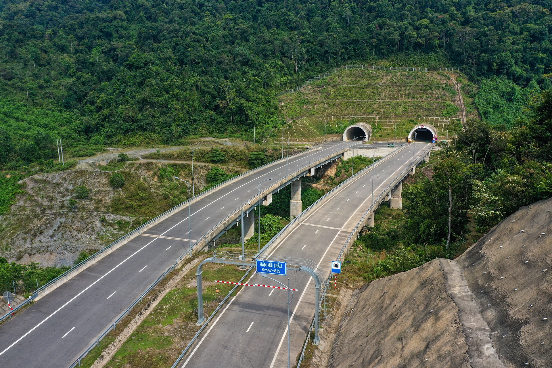 Tuyen duong 11.000 ty dong noi Hue - Da Nang duoc khai thac anh 8