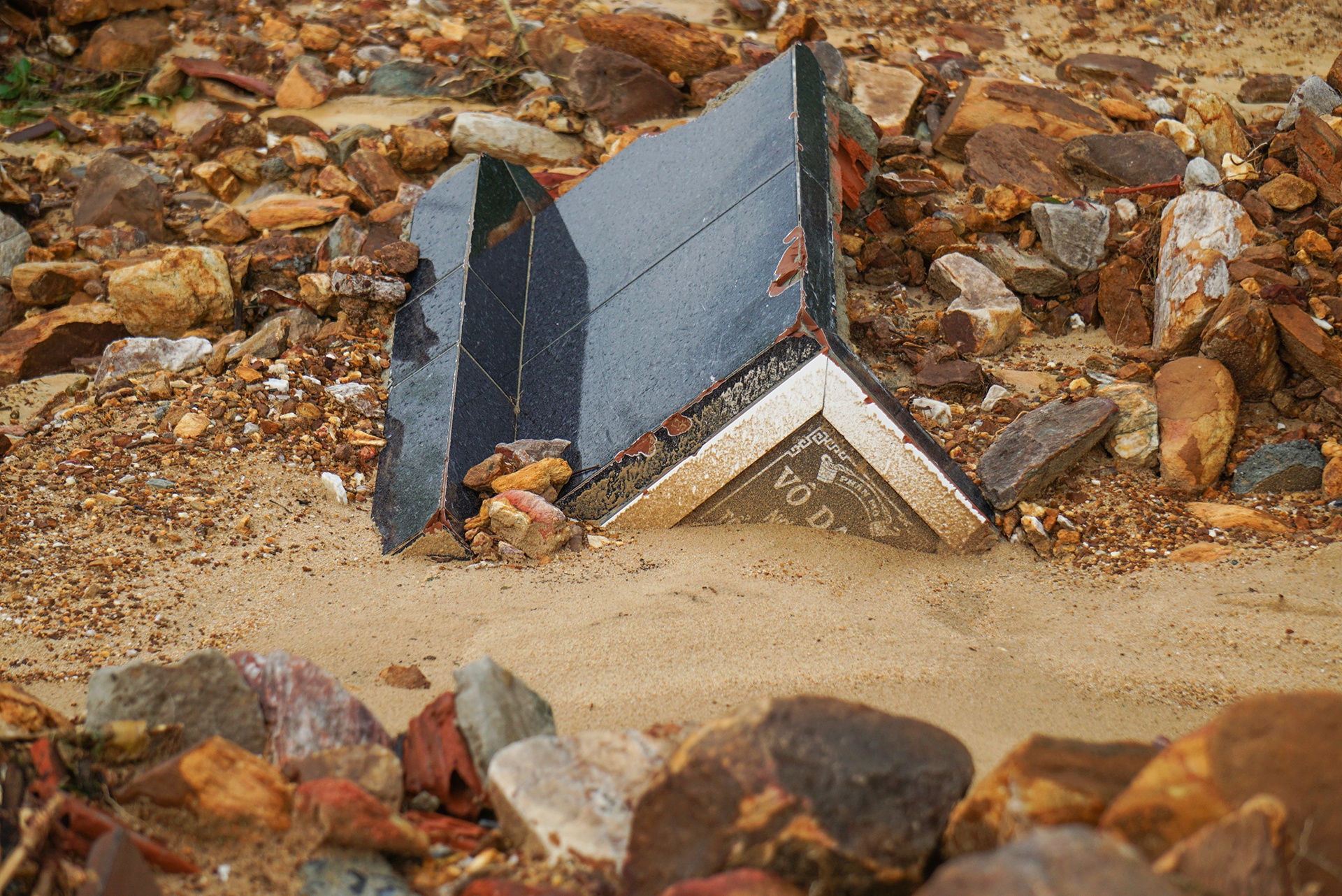 Nghia trang sat lo anh 7