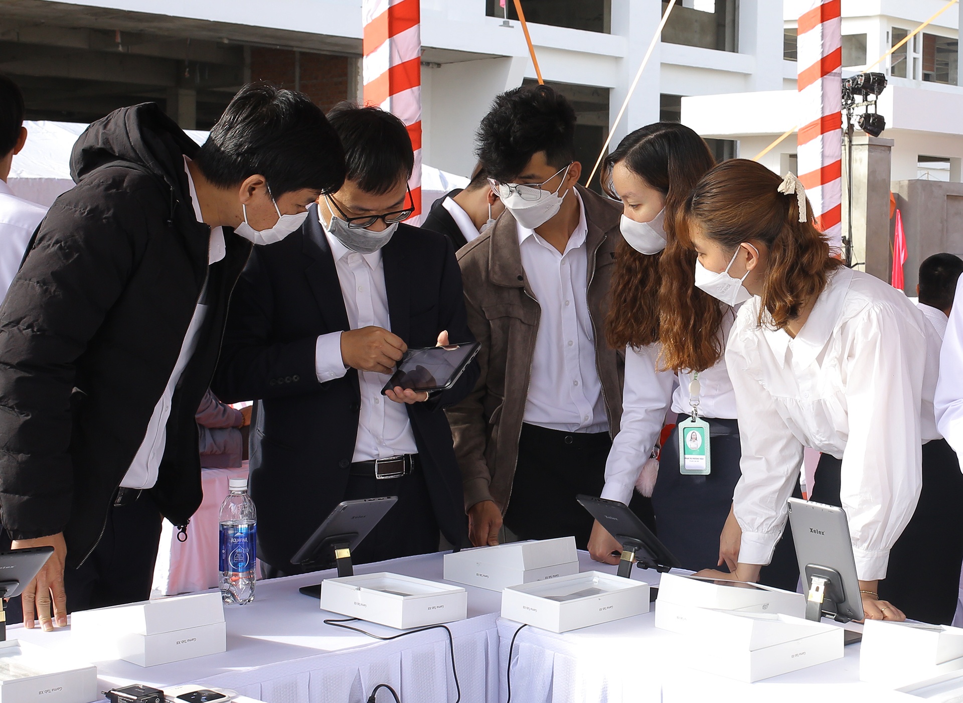 Xuat xuong lo may tinh bang do Viet Nam san xuat hinh anh