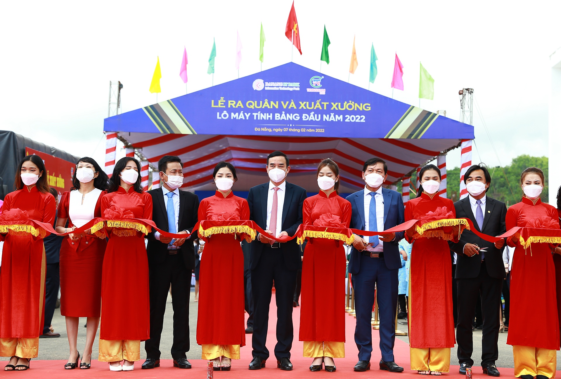 Xuat xuong lo may tinh bang do nguoi Viet san xuat anh 1