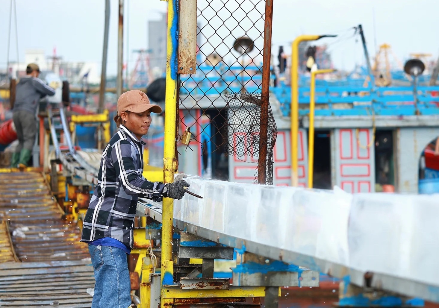 Ngu dan mien Trung san sang ra khoi anh 2