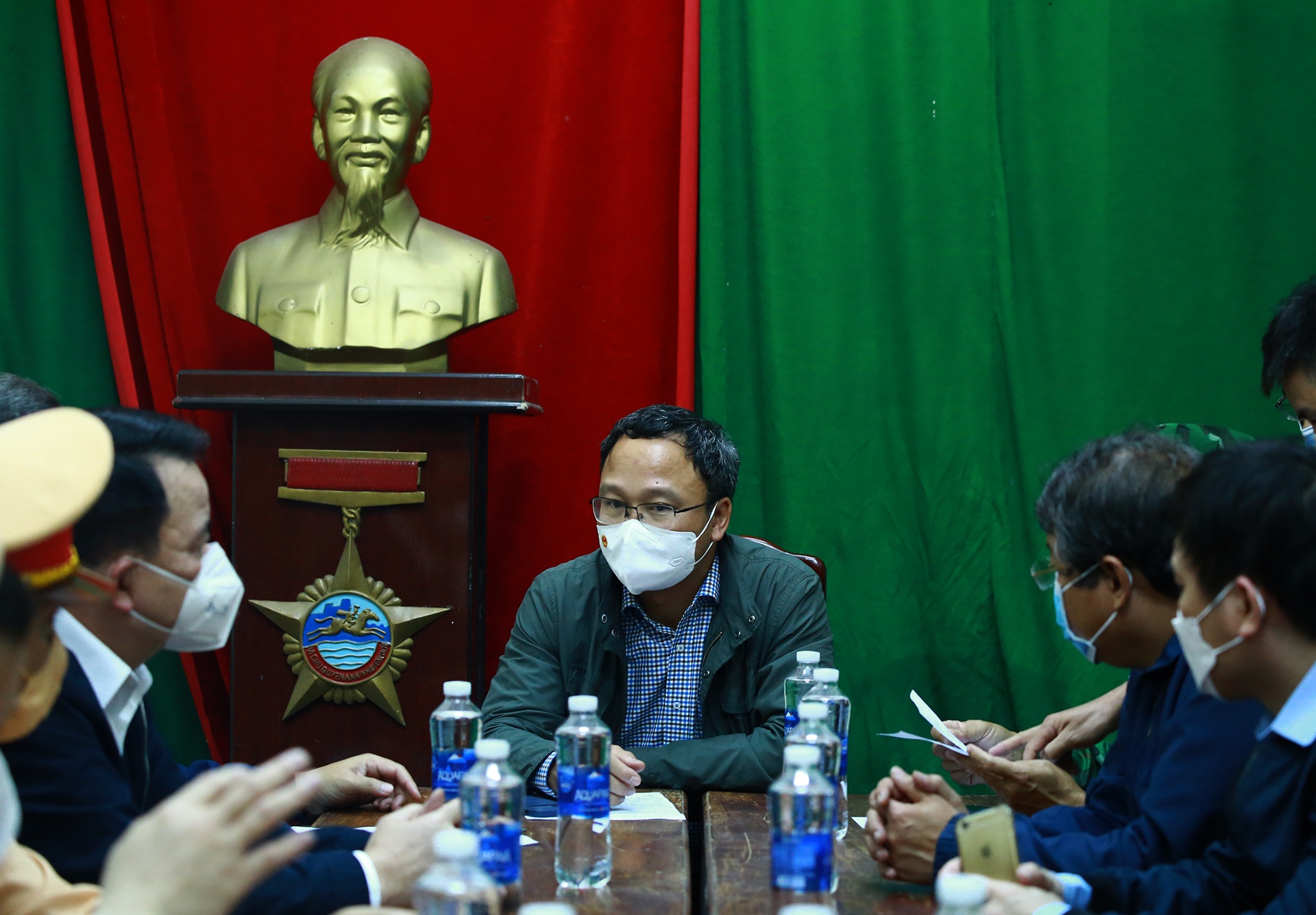 Tim kiem 4 nguoi mat tich vu lat cano anh 1