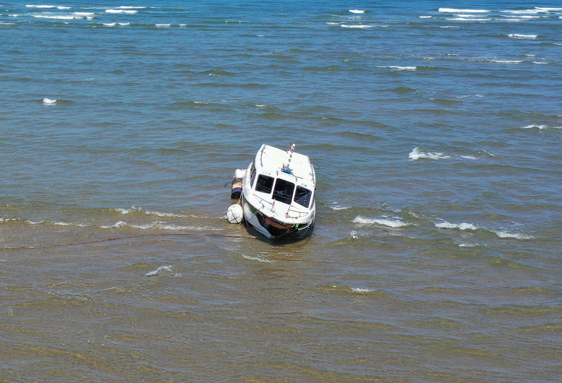 Cano bi lat up o Cua Dai anh 2