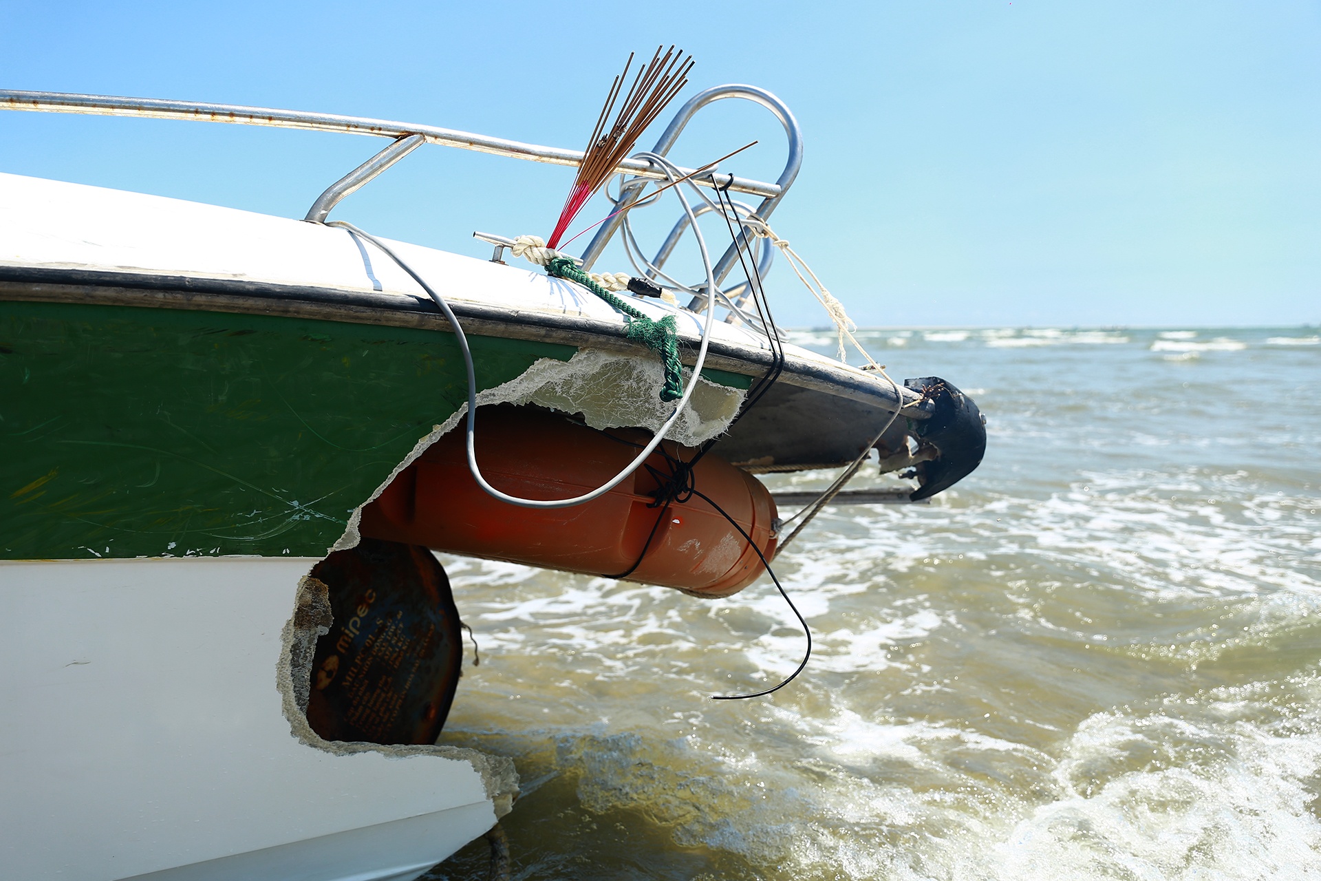 Cano bi lat up o Cua Dai anh 5