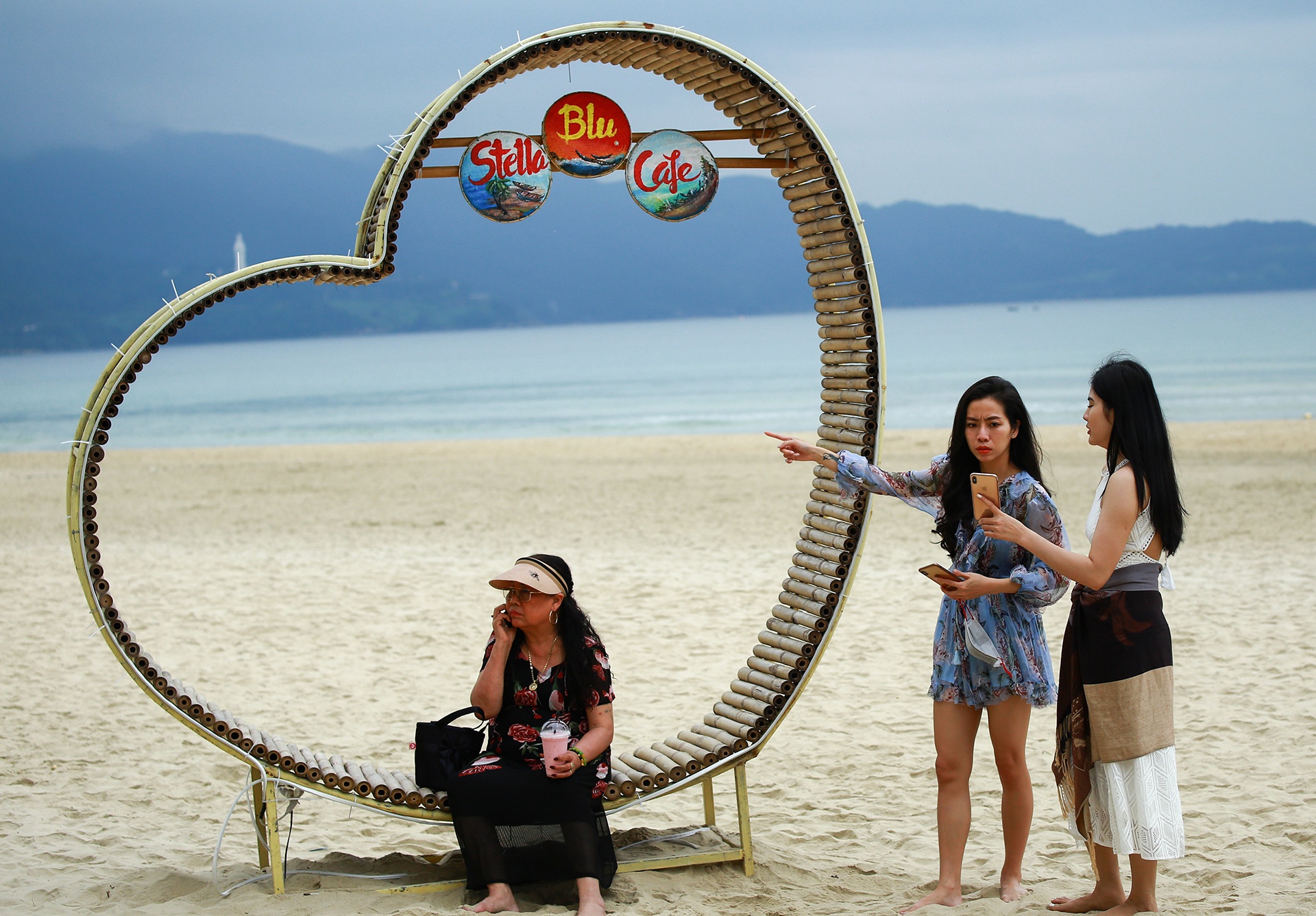 Bien Da Nang duoc trang hoang chuan bi don khach quoc te hinh anh