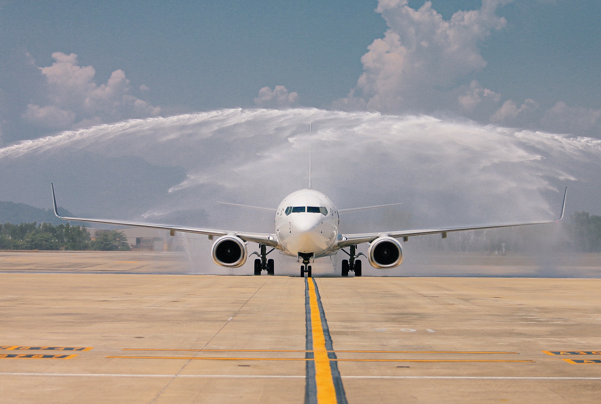 Hon 300 khach quoc te den Da Nang anh 1