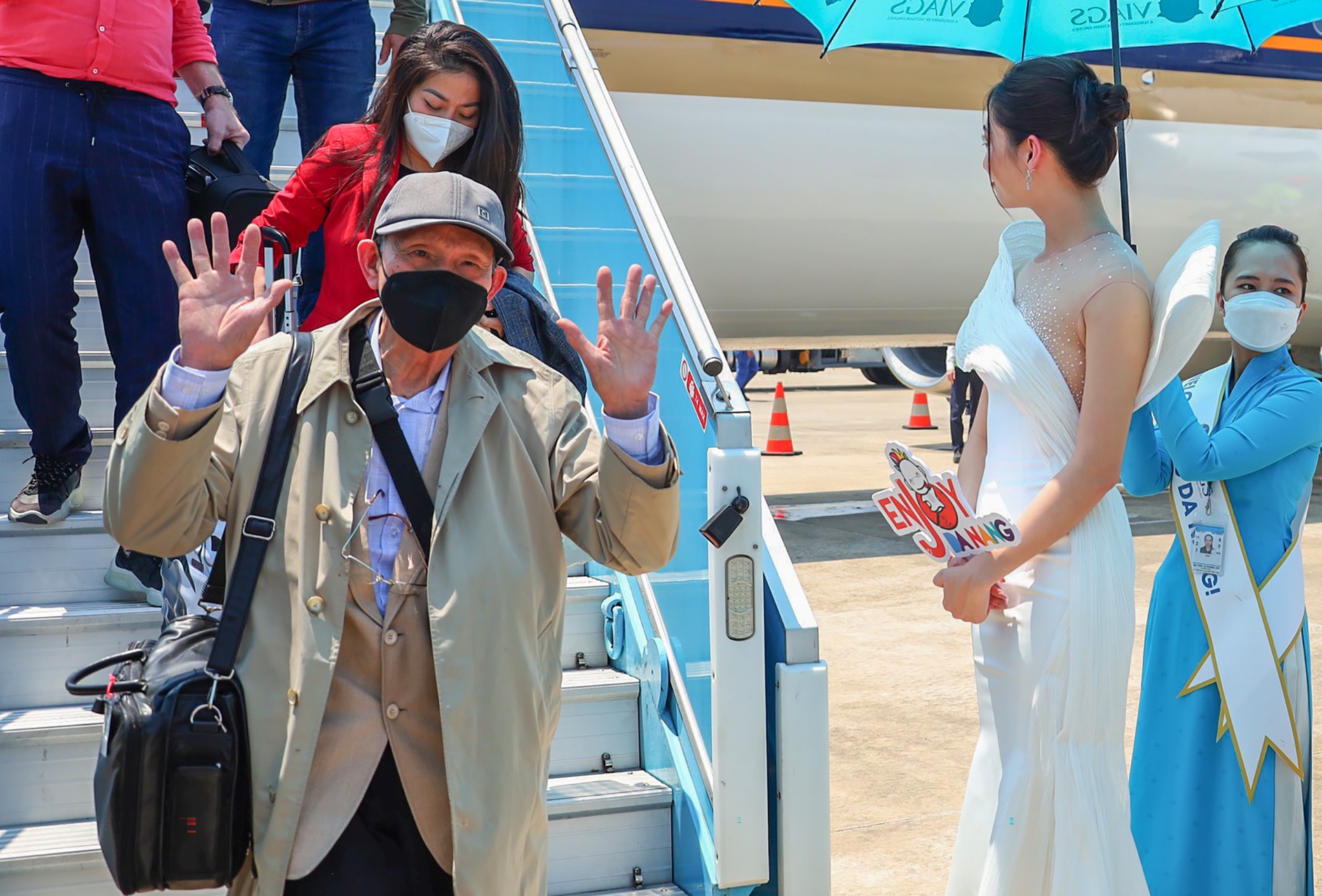 Hon 300 khach quoc te den Da Nang anh 2